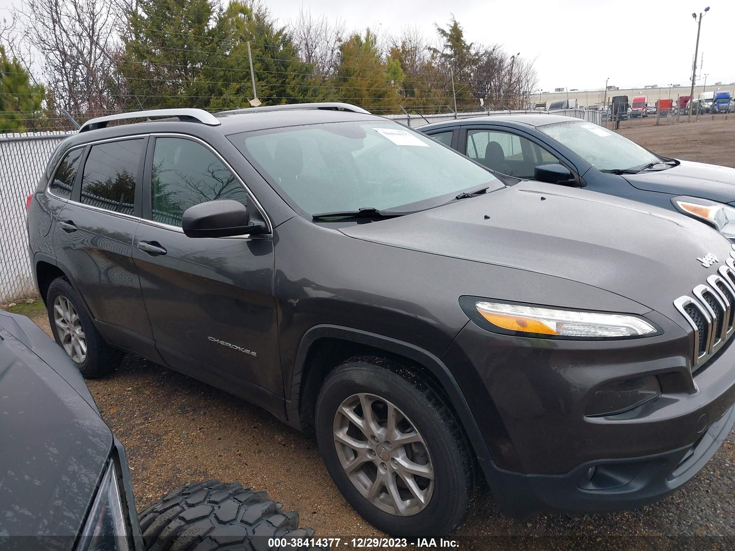 2017 Jeep Cherokee Latitude 4X4 vin: 1C4PJMCB7HW570814