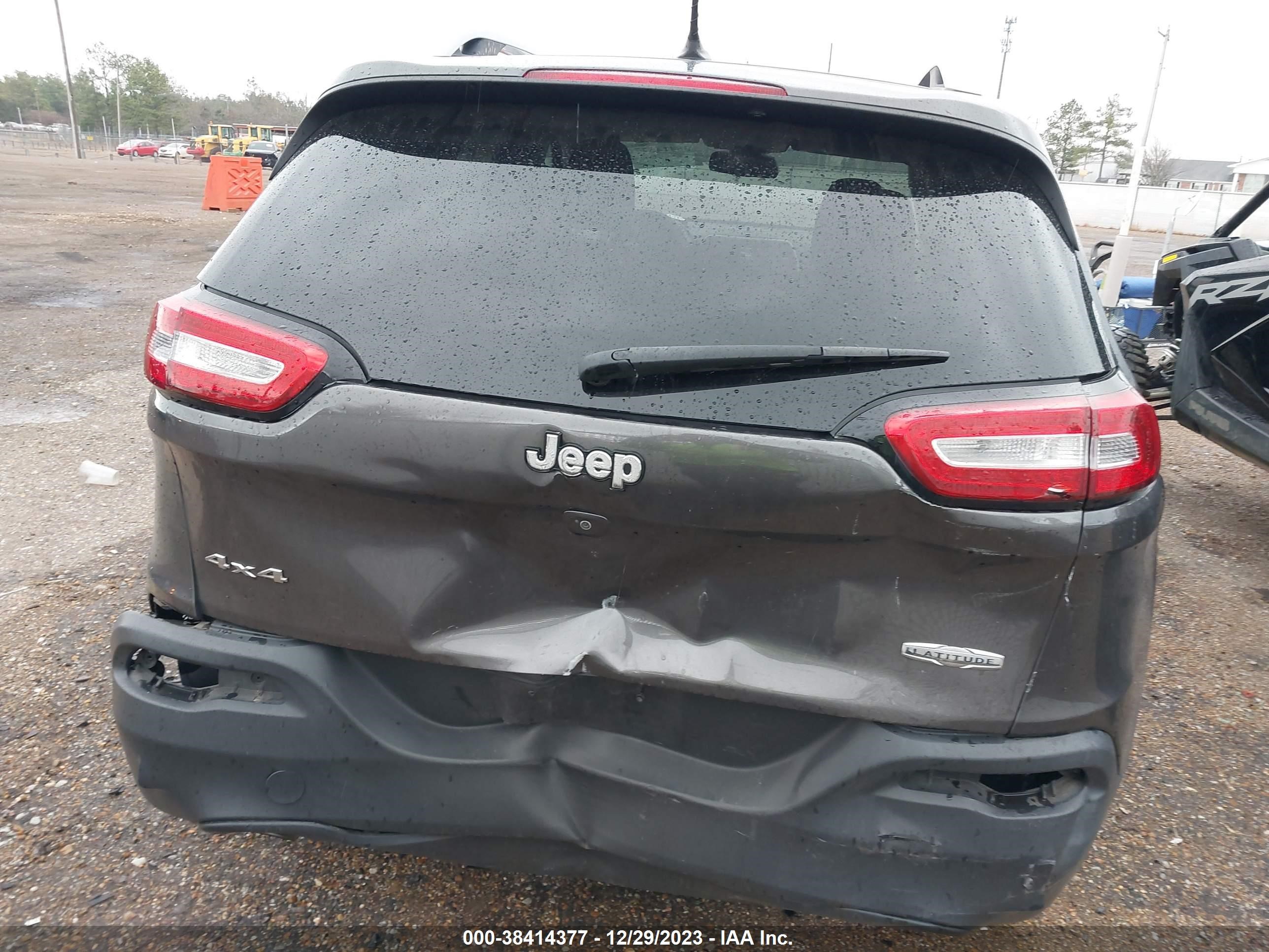 2017 Jeep Cherokee Latitude 4X4 vin: 1C4PJMCB7HW570814