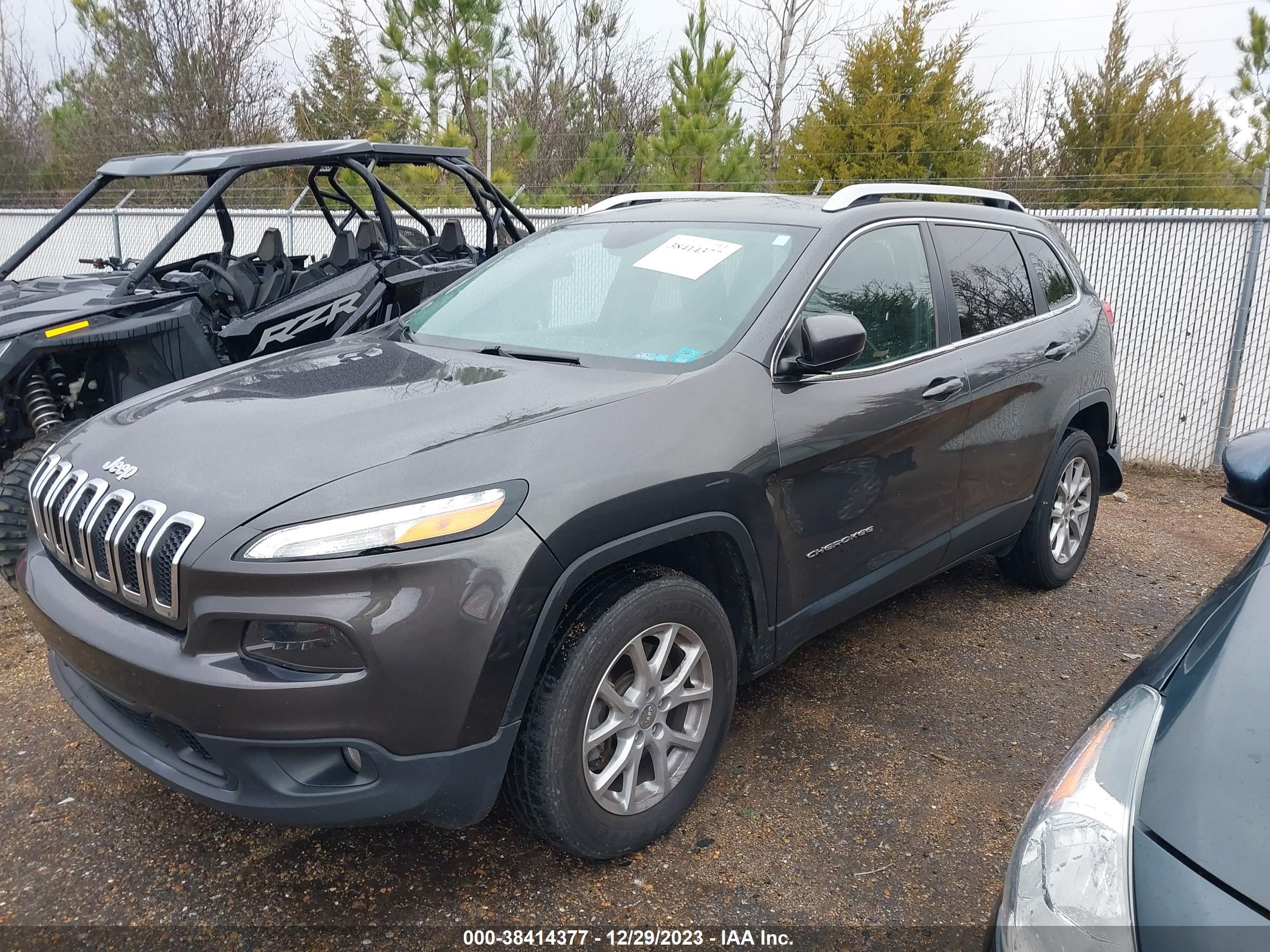 2017 Jeep Cherokee Latitude 4X4 vin: 1C4PJMCB7HW570814