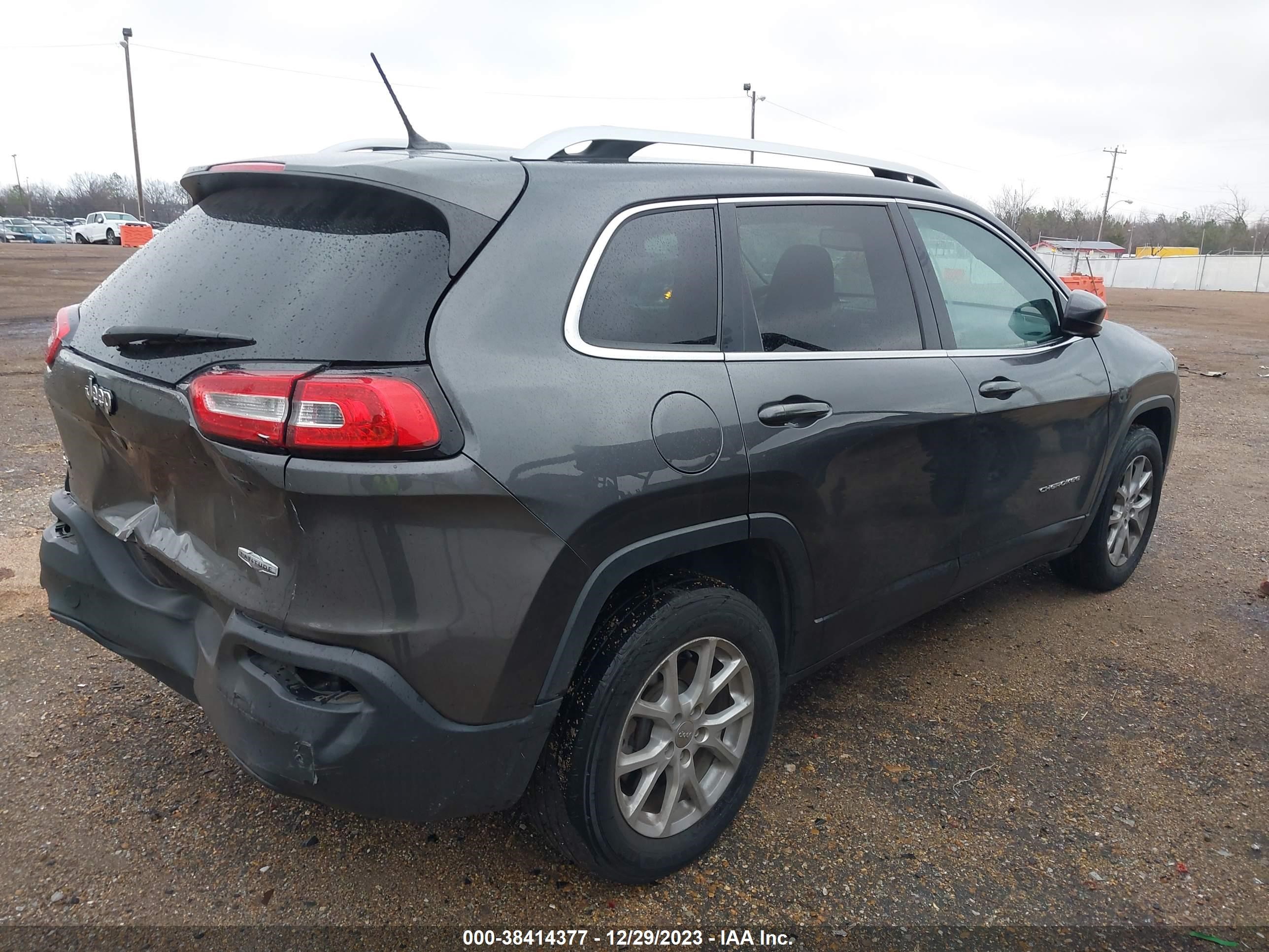 2017 Jeep Cherokee Latitude 4X4 vin: 1C4PJMCB7HW570814