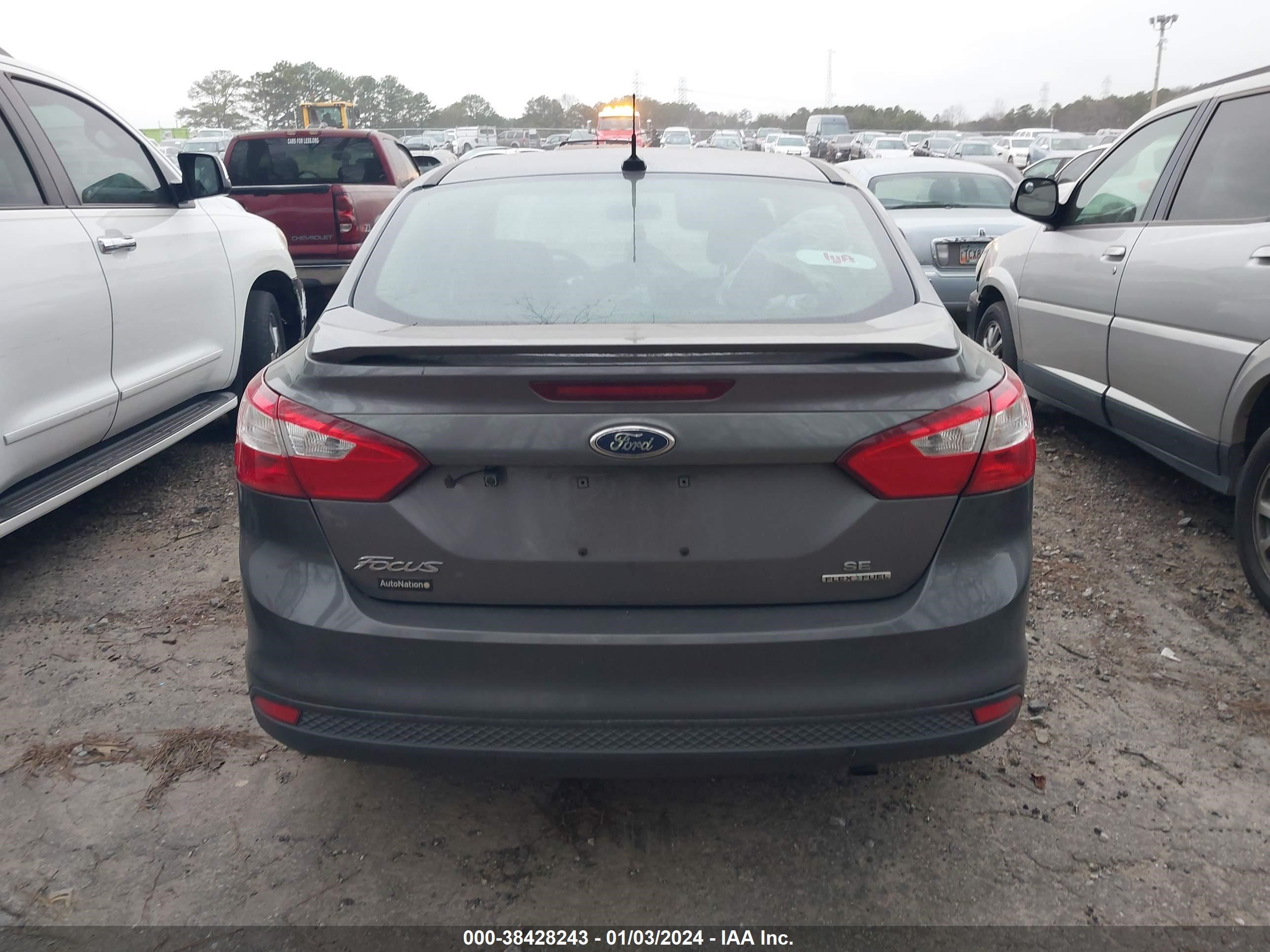 2014 Ford Focus Se vin: 1FADP3F28EL447582