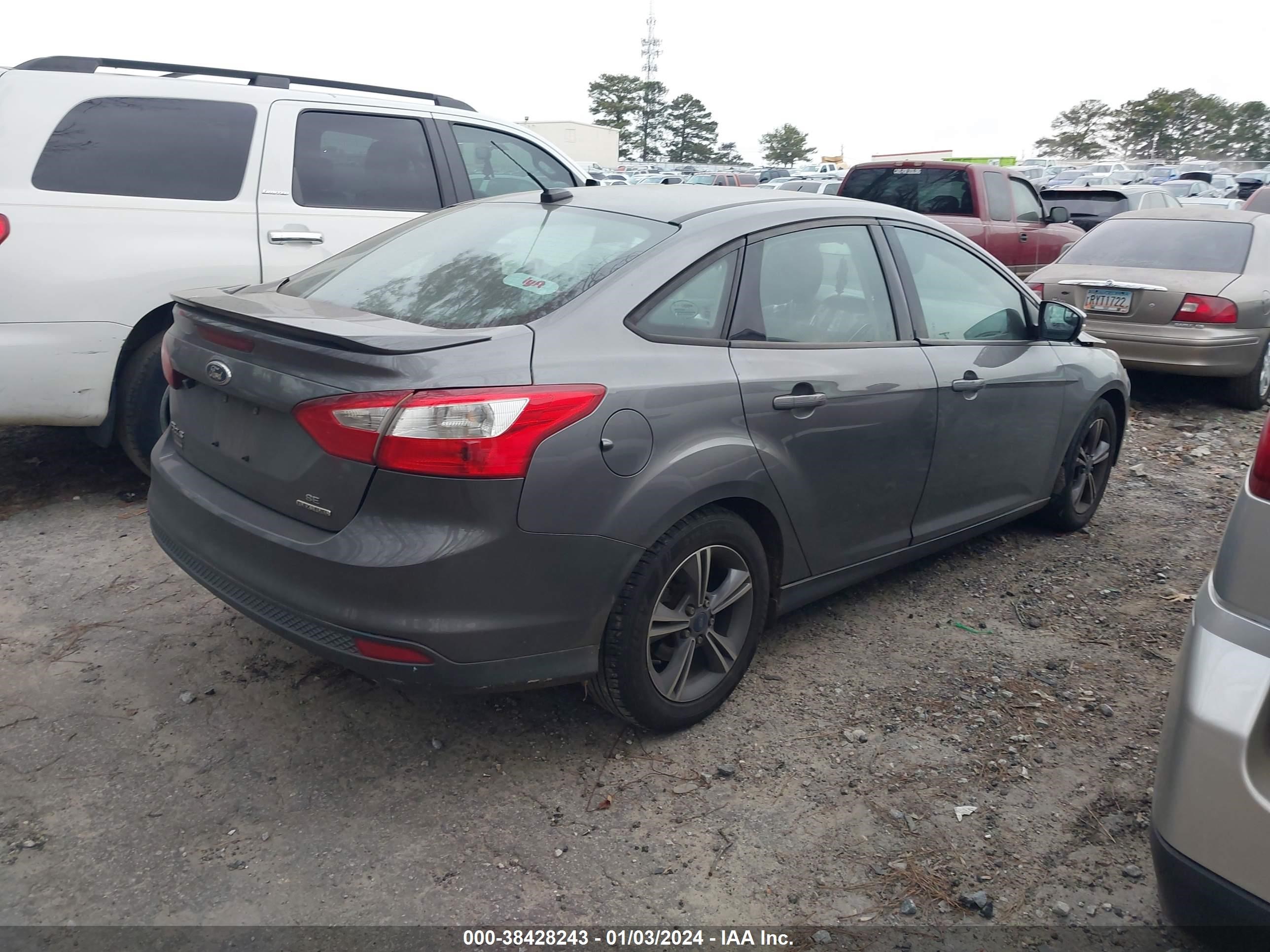 2014 Ford Focus Se vin: 1FADP3F28EL447582