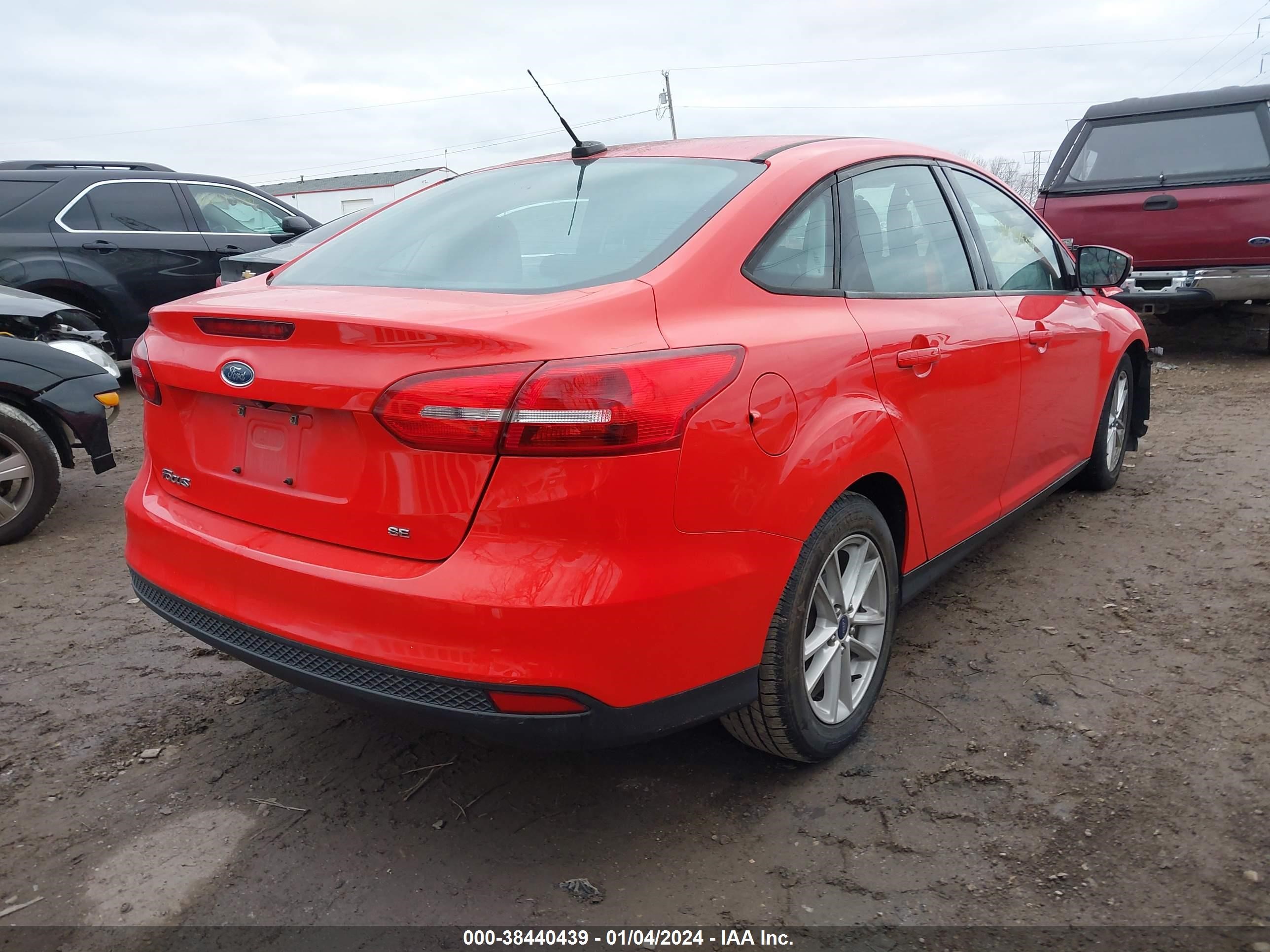 2015 Ford Focus Se vin: 1FADP3F24FL259966