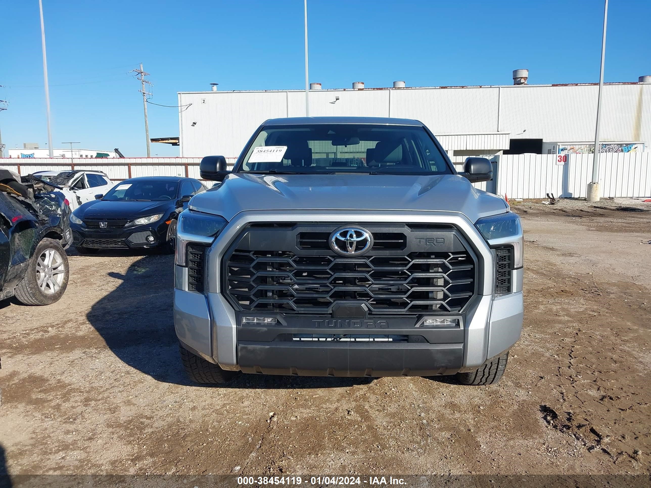 2022 Toyota Tundra Sr5 vin: 5TFLA5DB7NX033448