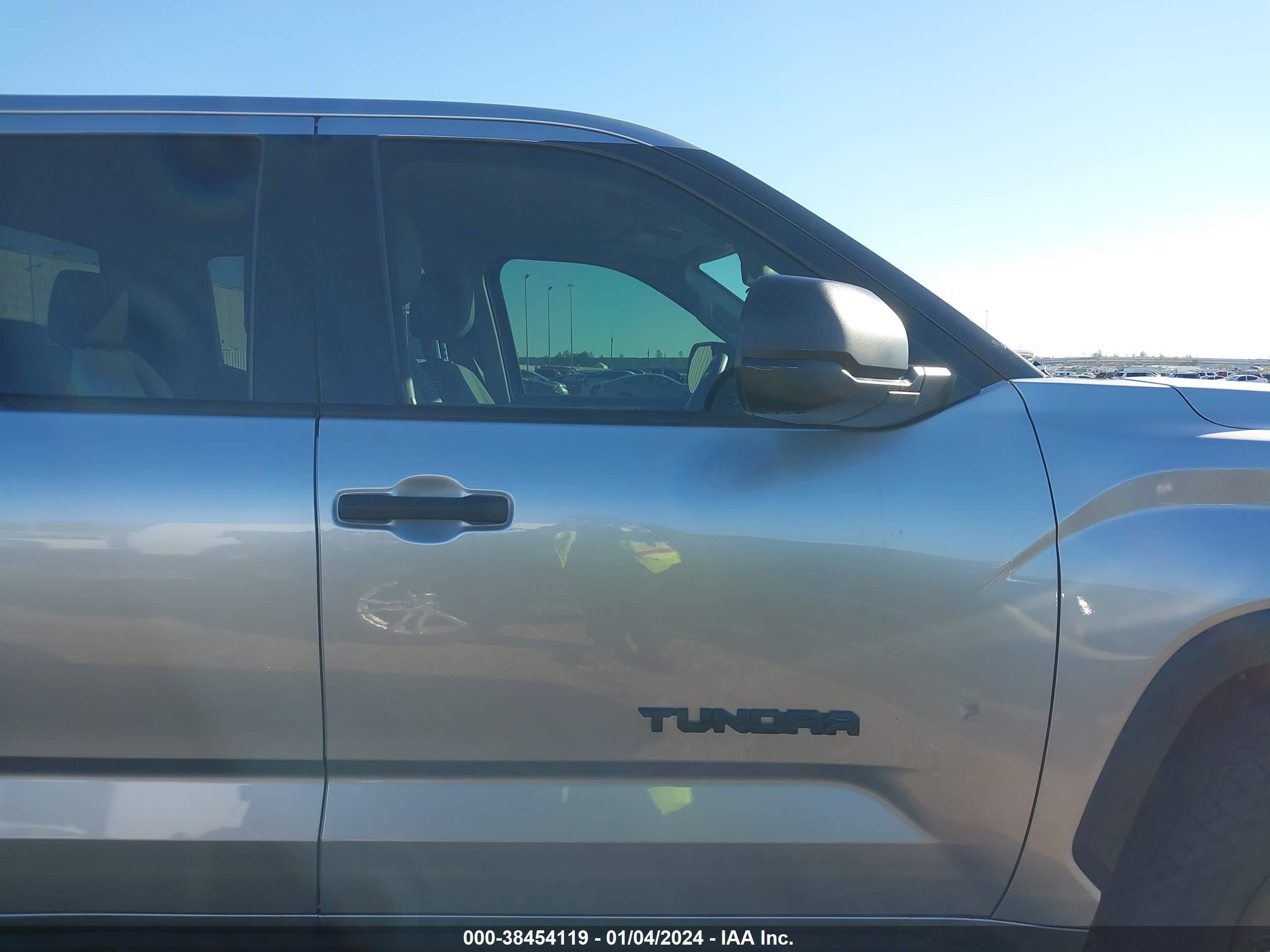 2022 Toyota Tundra Sr5 vin: 5TFLA5DB7NX033448