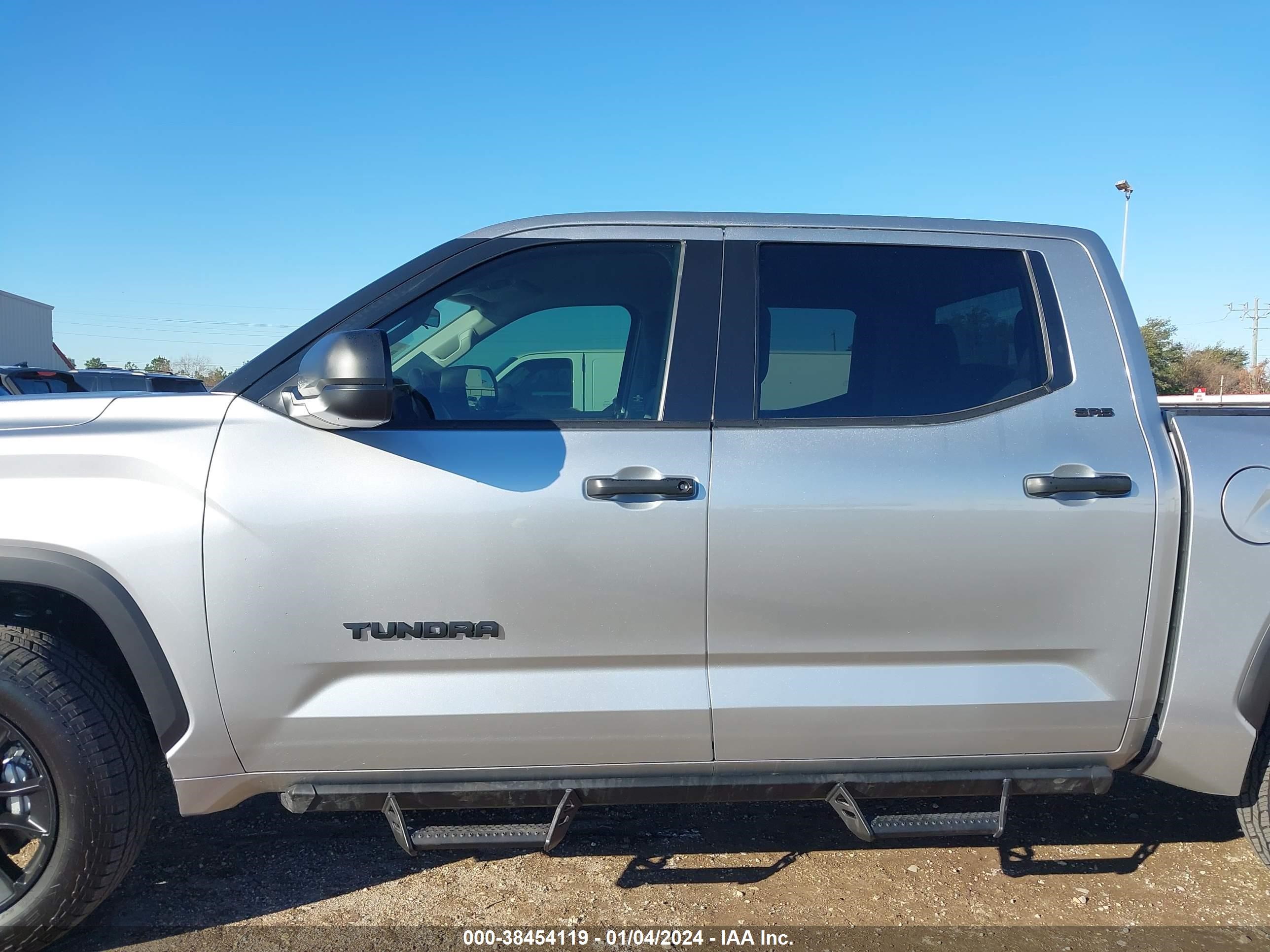 2022 Toyota Tundra Sr5 vin: 5TFLA5DB7NX033448