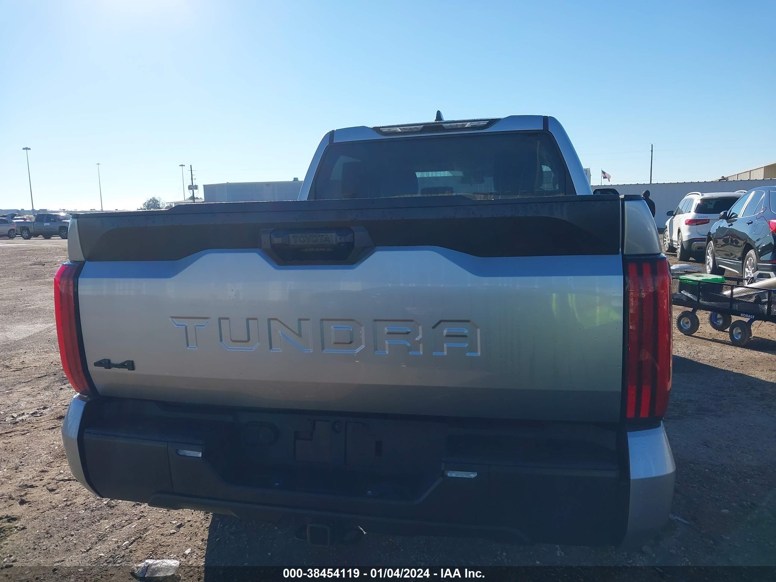 2022 Toyota Tundra Sr5 vin: 5TFLA5DB7NX033448