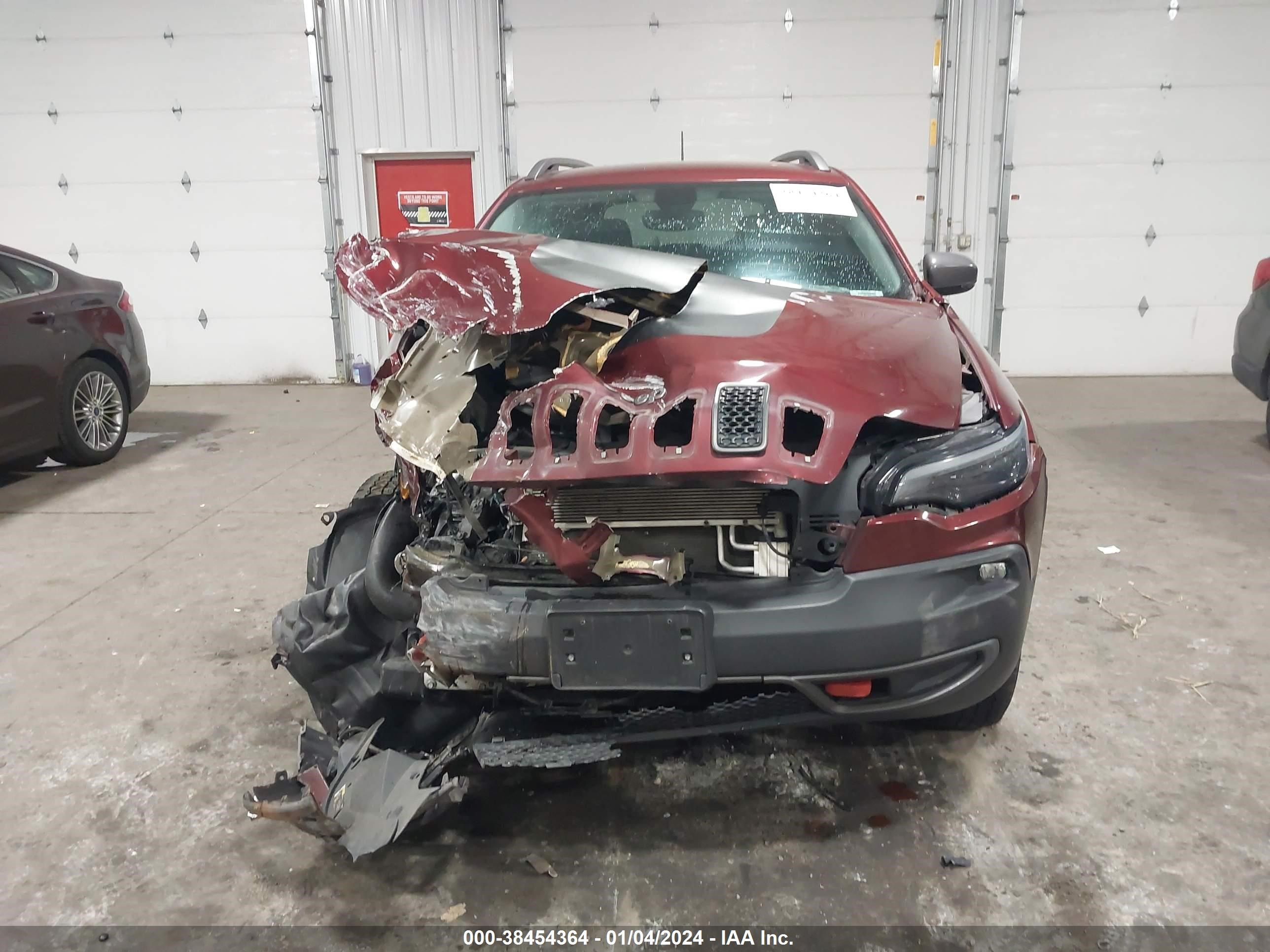 2019 Jeep Cherokee Trailhawk 4X4 vin: 1C4PJMBX5KD481694