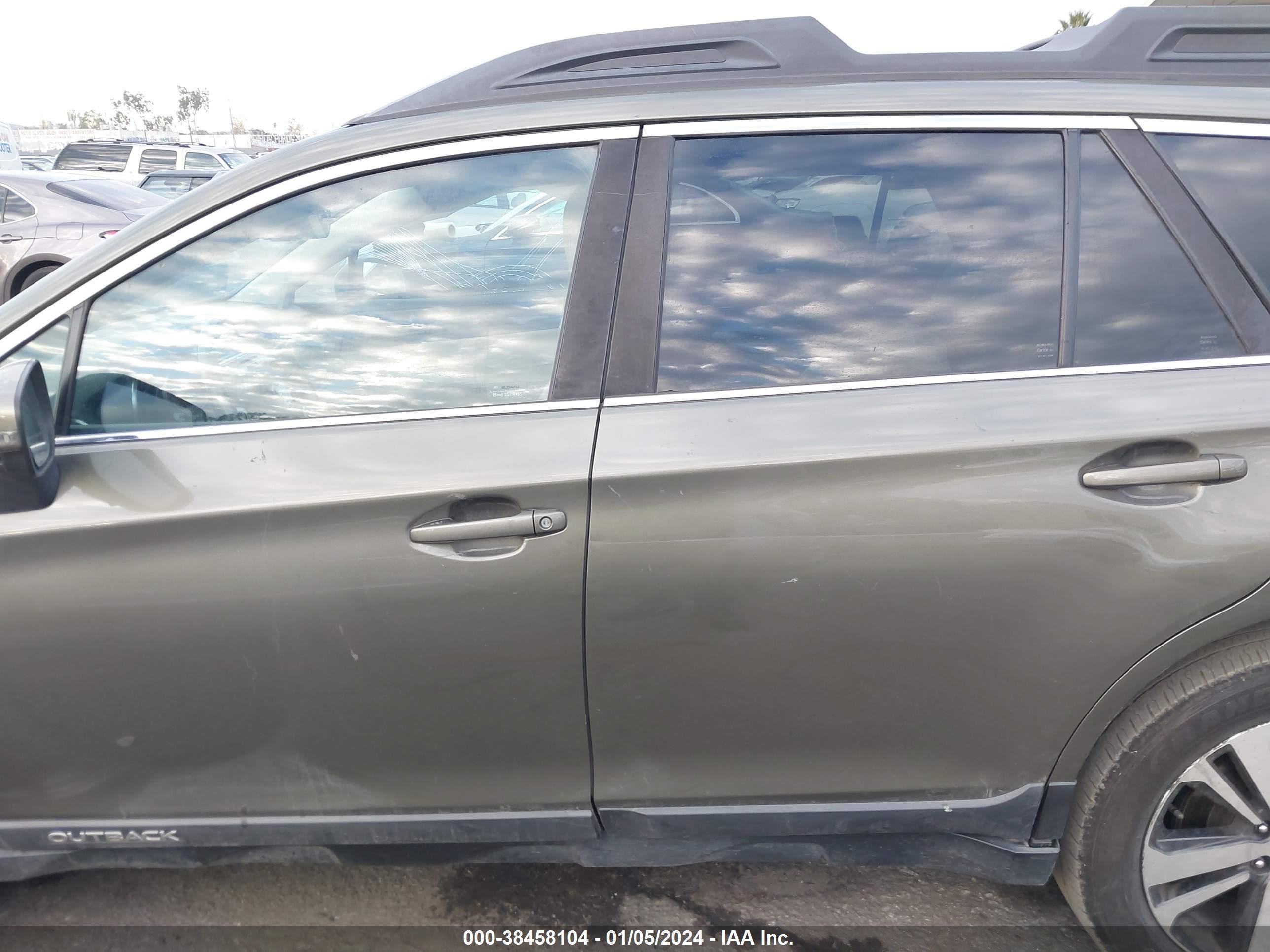2018 Subaru Outback 2.5I Limited vin: 4S4BSANC3J3332361