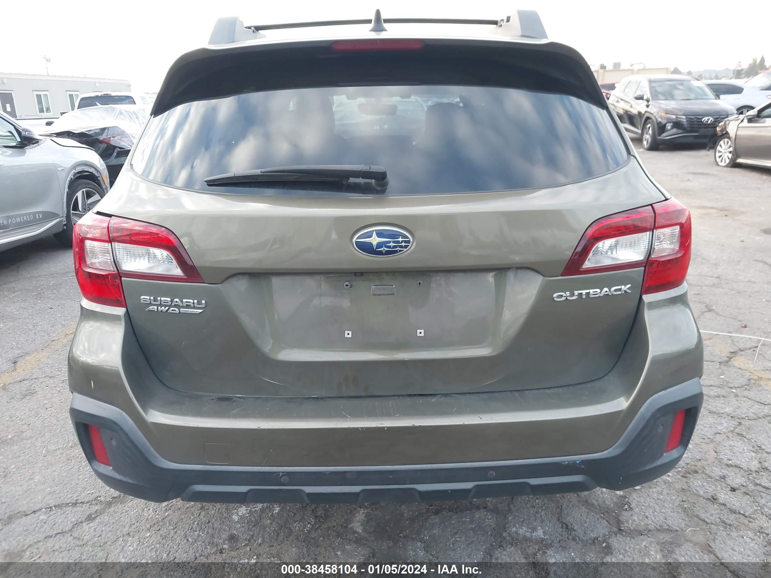 2018 Subaru Outback 2.5I Limited vin: 4S4BSANC3J3332361