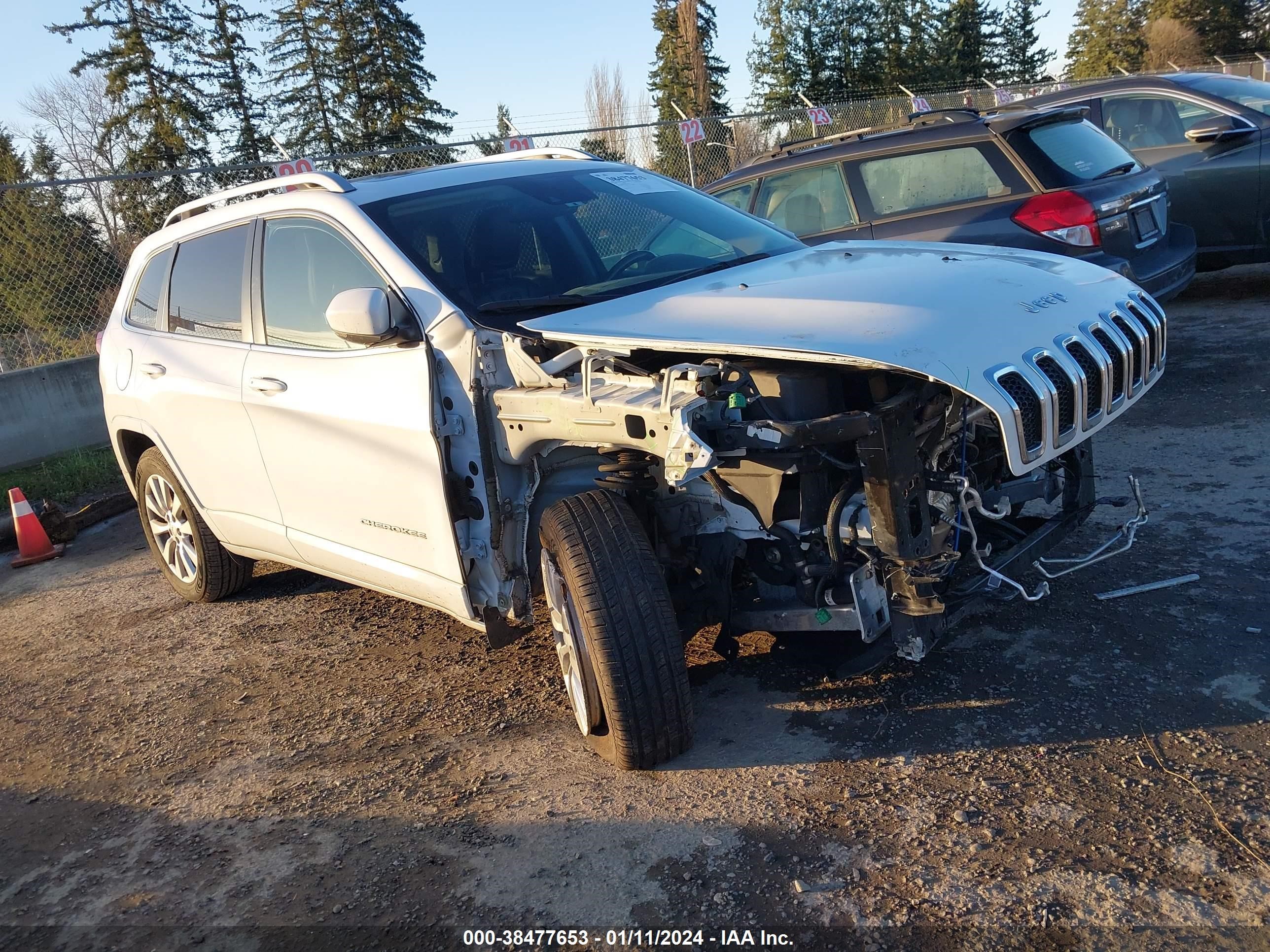 2017 Jeep Cherokee Overland 4X4 vin: 1C4PJMJS2HW609358