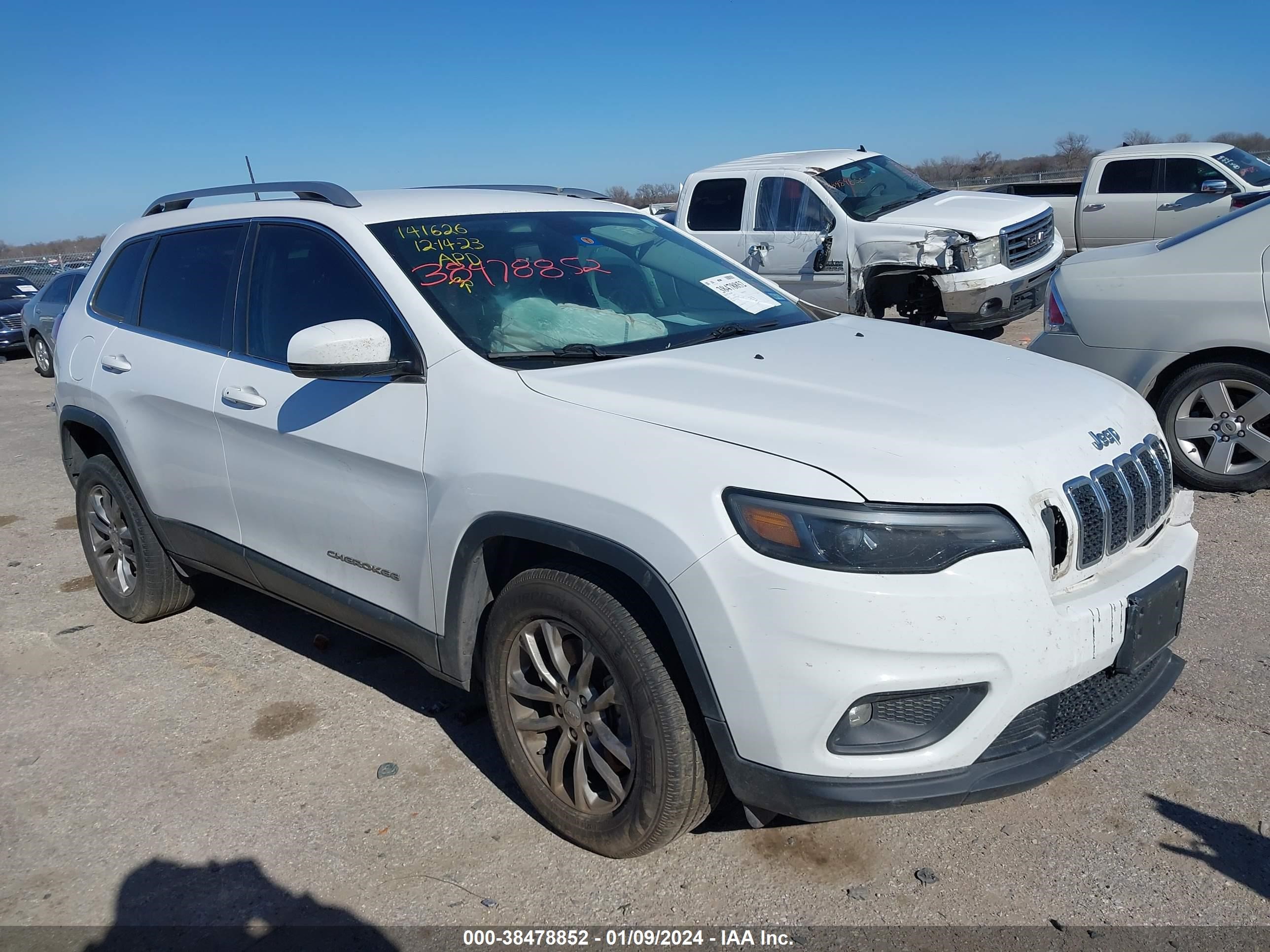 2019 Jeep Cherokee Latitude Plus 4X4 vin: 1C4PJMLB6KD345142