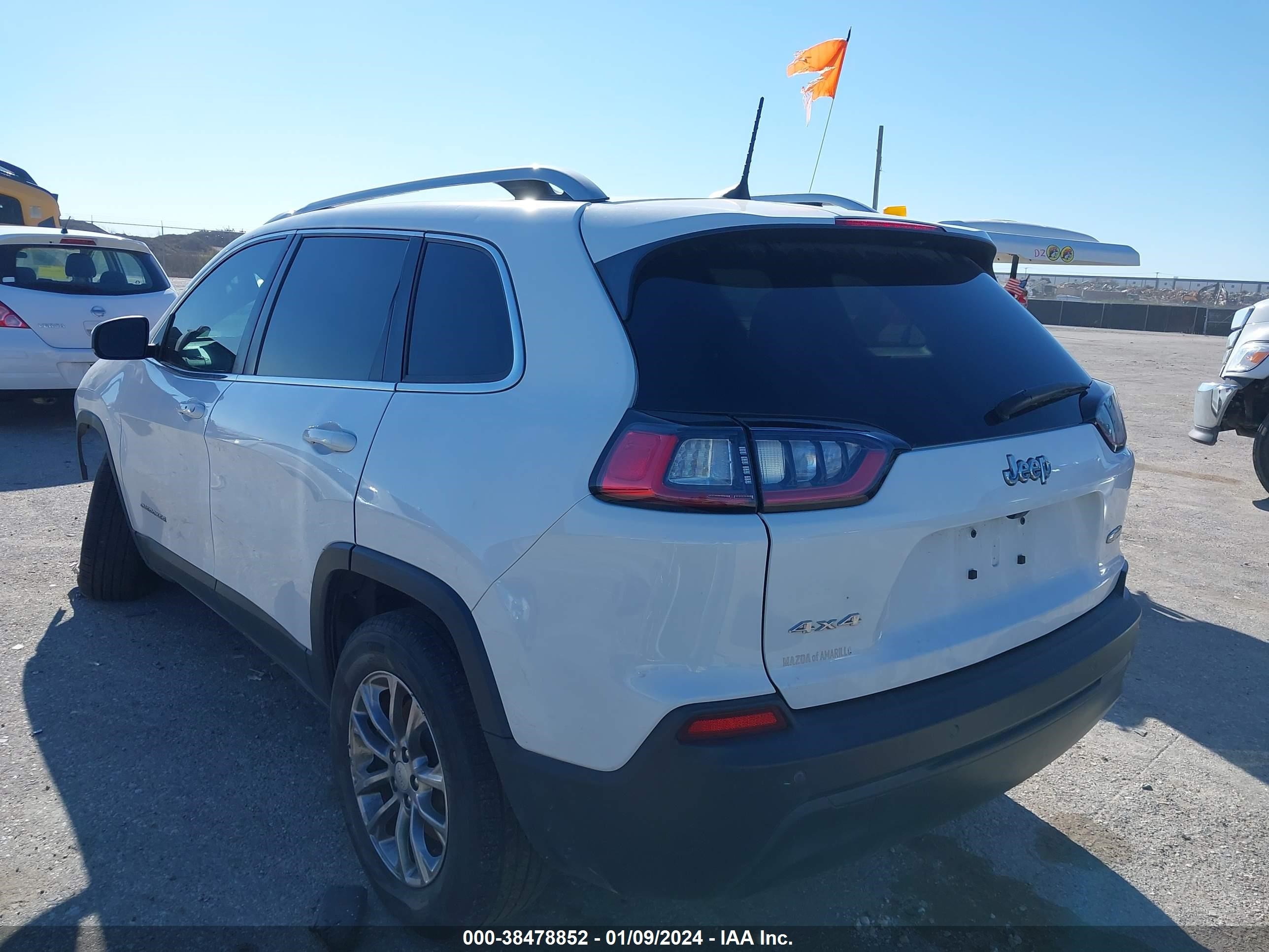 2019 Jeep Cherokee Latitude Plus 4X4 vin: 1C4PJMLB6KD345142