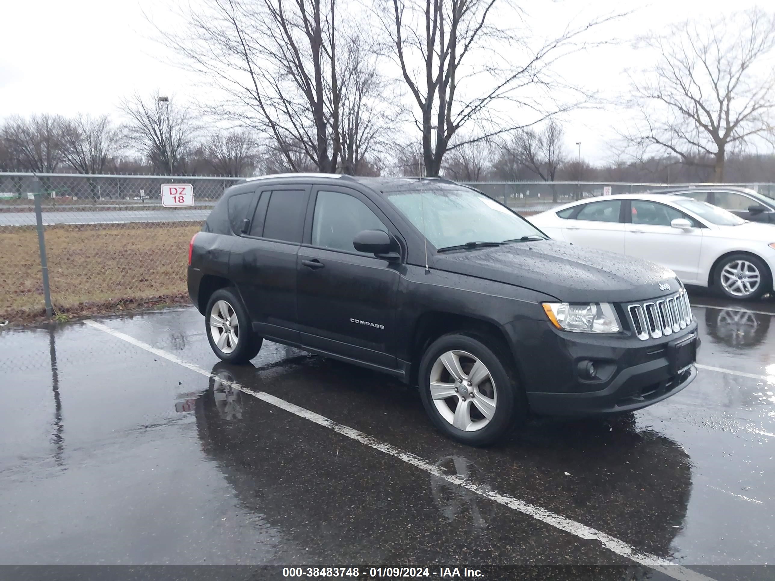 2013 Jeep Compass Latitude vin: 1C4NJDEB7DD246353