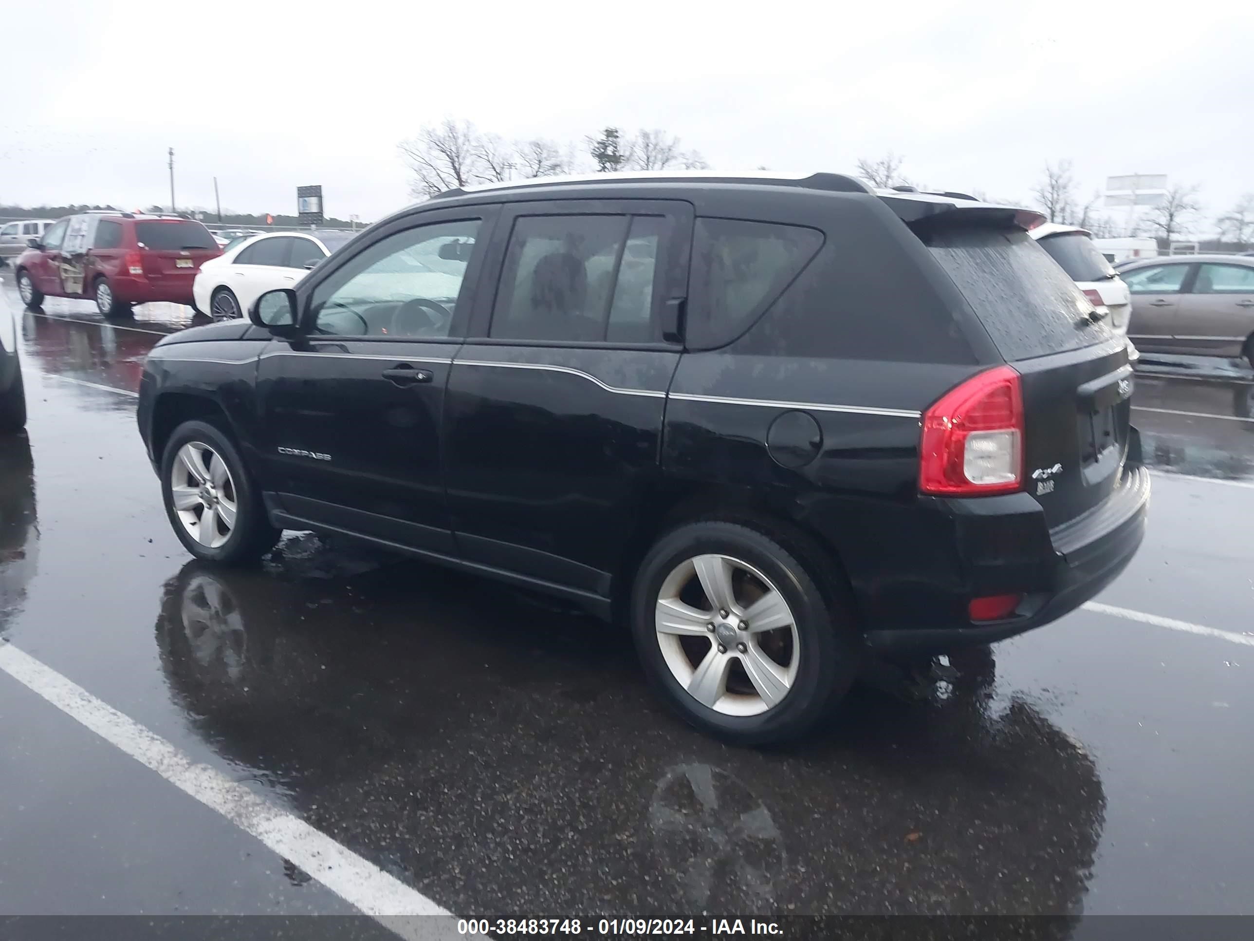 2013 Jeep Compass Latitude vin: 1C4NJDEB7DD246353