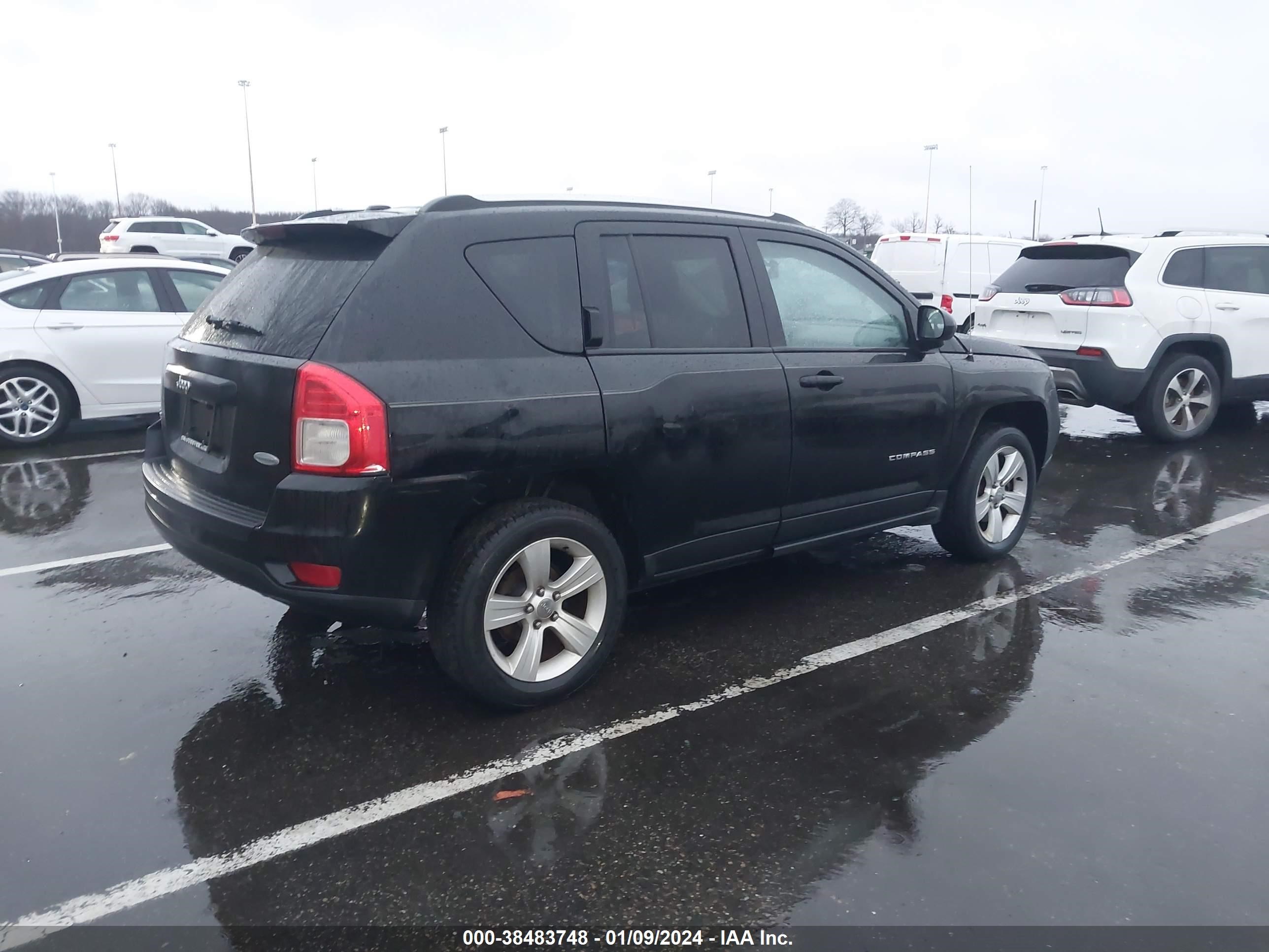 2013 Jeep Compass Latitude vin: 1C4NJDEB7DD246353