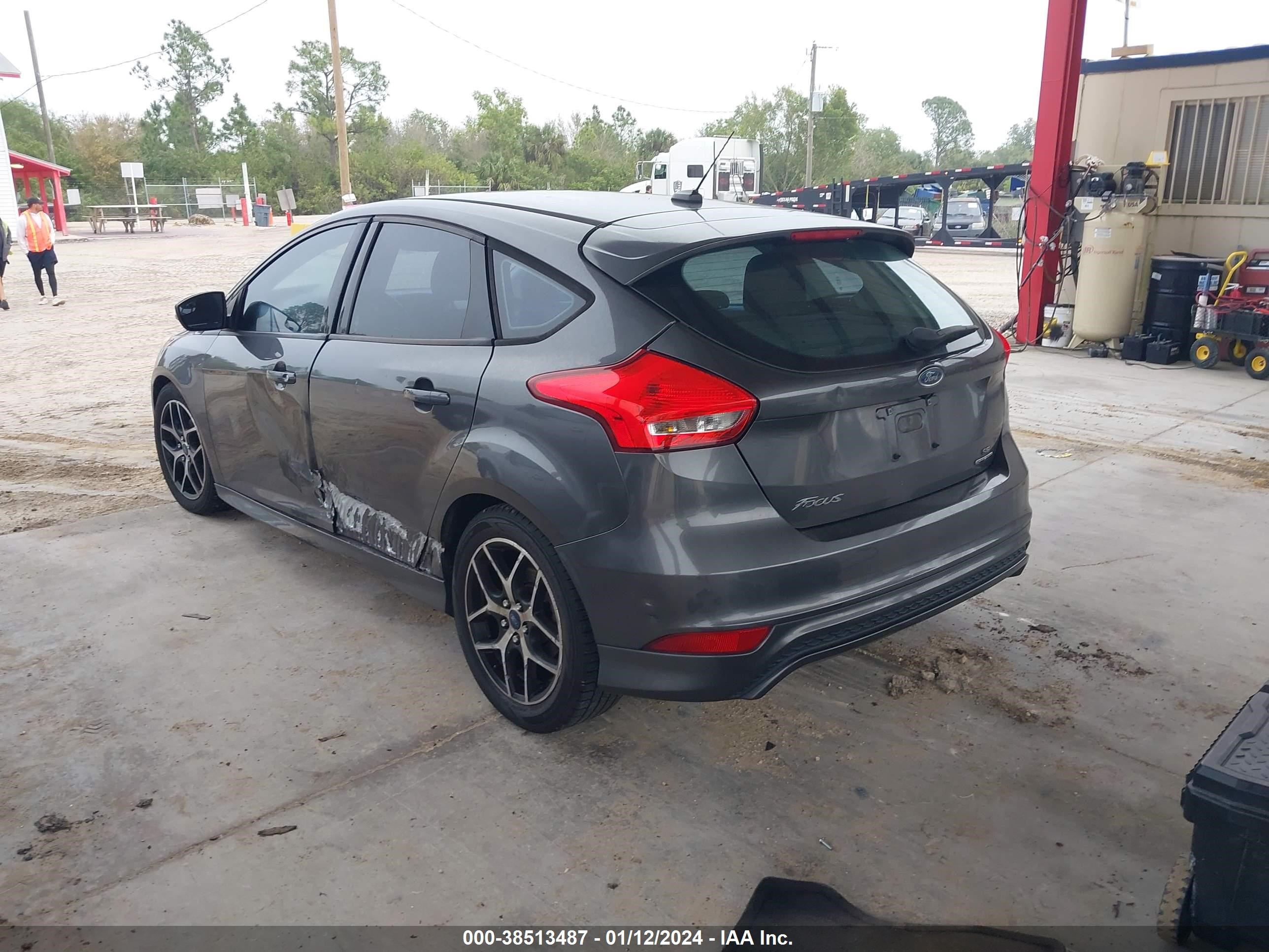 2015 Ford Focus Se vin: 1FADP3K22FL228124