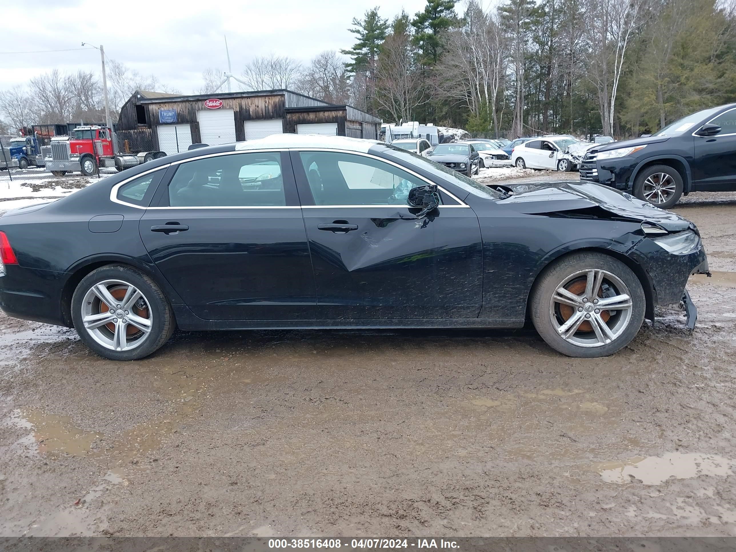 2019 Volvo S90 T5 Momentum vin: LVY102MK0KP096906