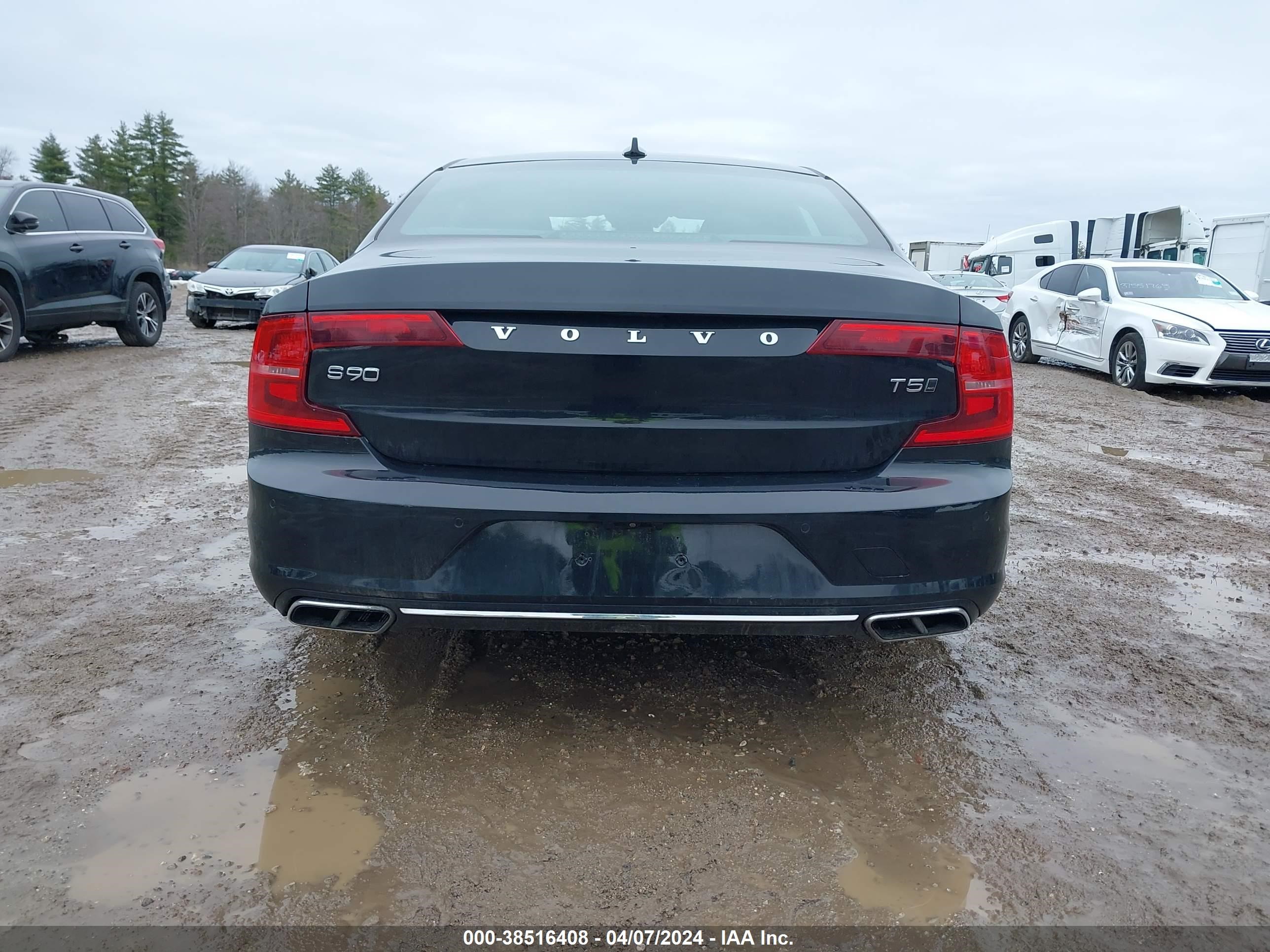 2019 Volvo S90 T5 Momentum vin: LVY102MK0KP096906