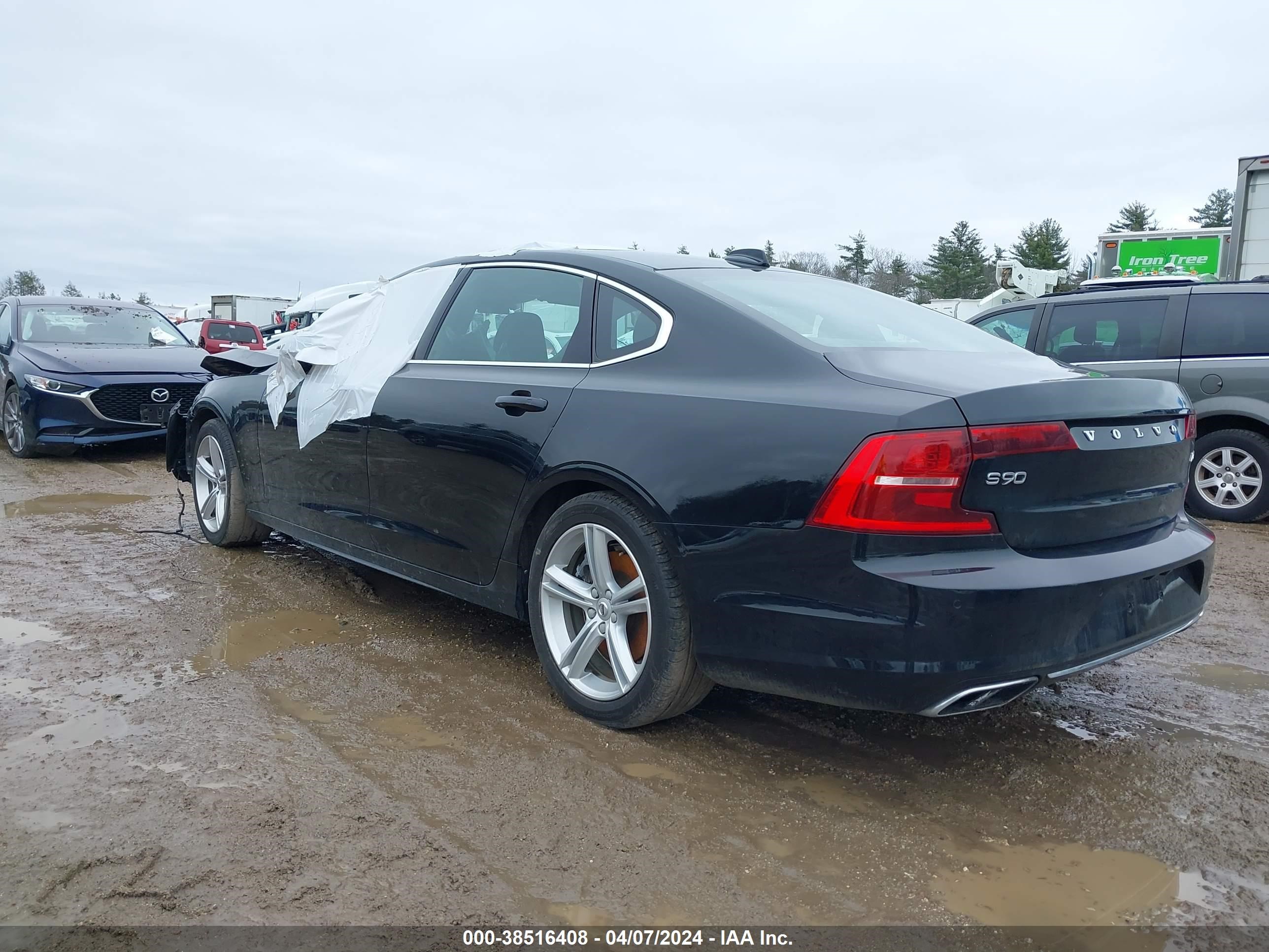 2019 Volvo S90 T5 Momentum vin: LVY102MK0KP096906