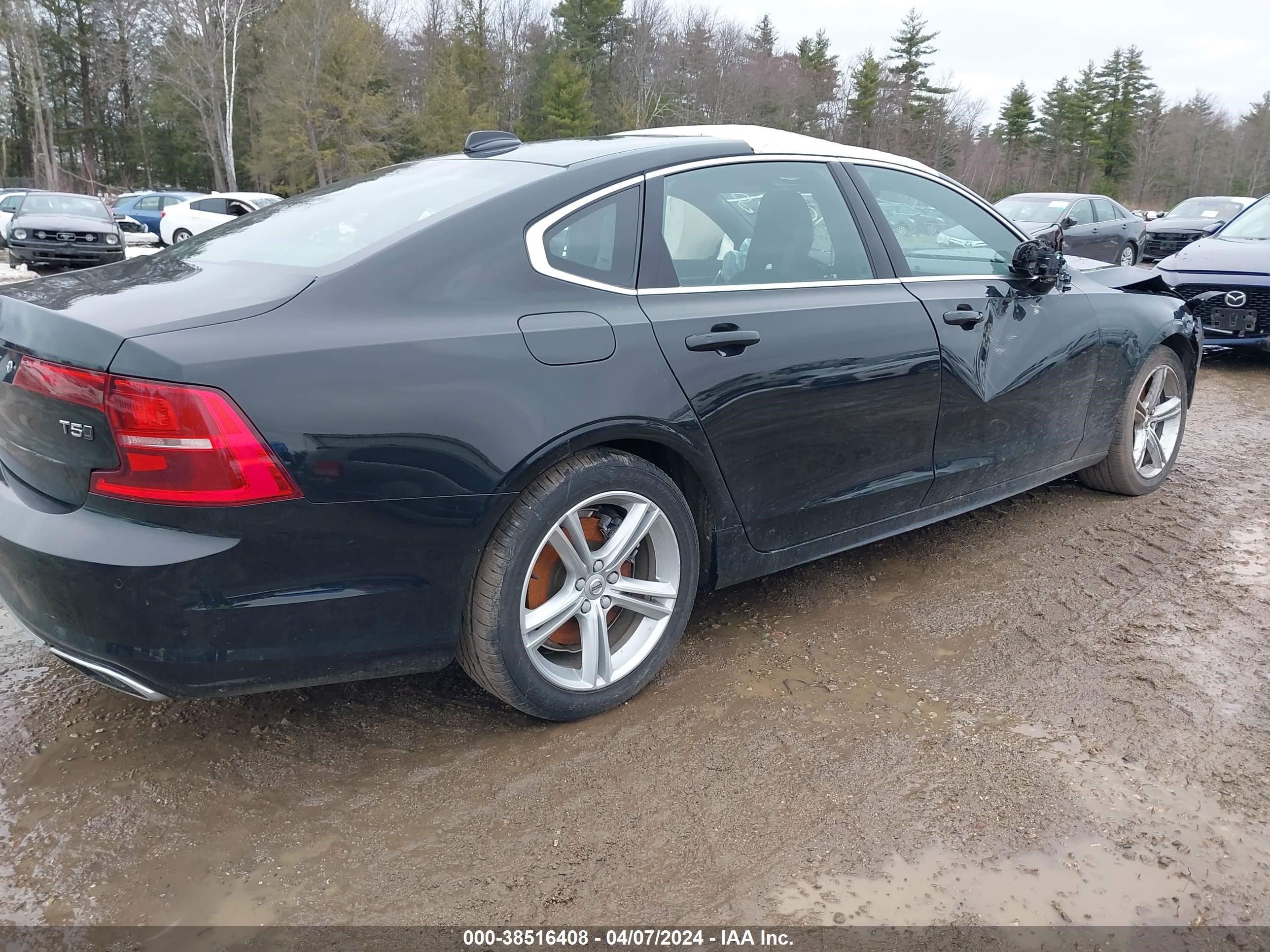 2019 Volvo S90 T5 Momentum vin: LVY102MK0KP096906