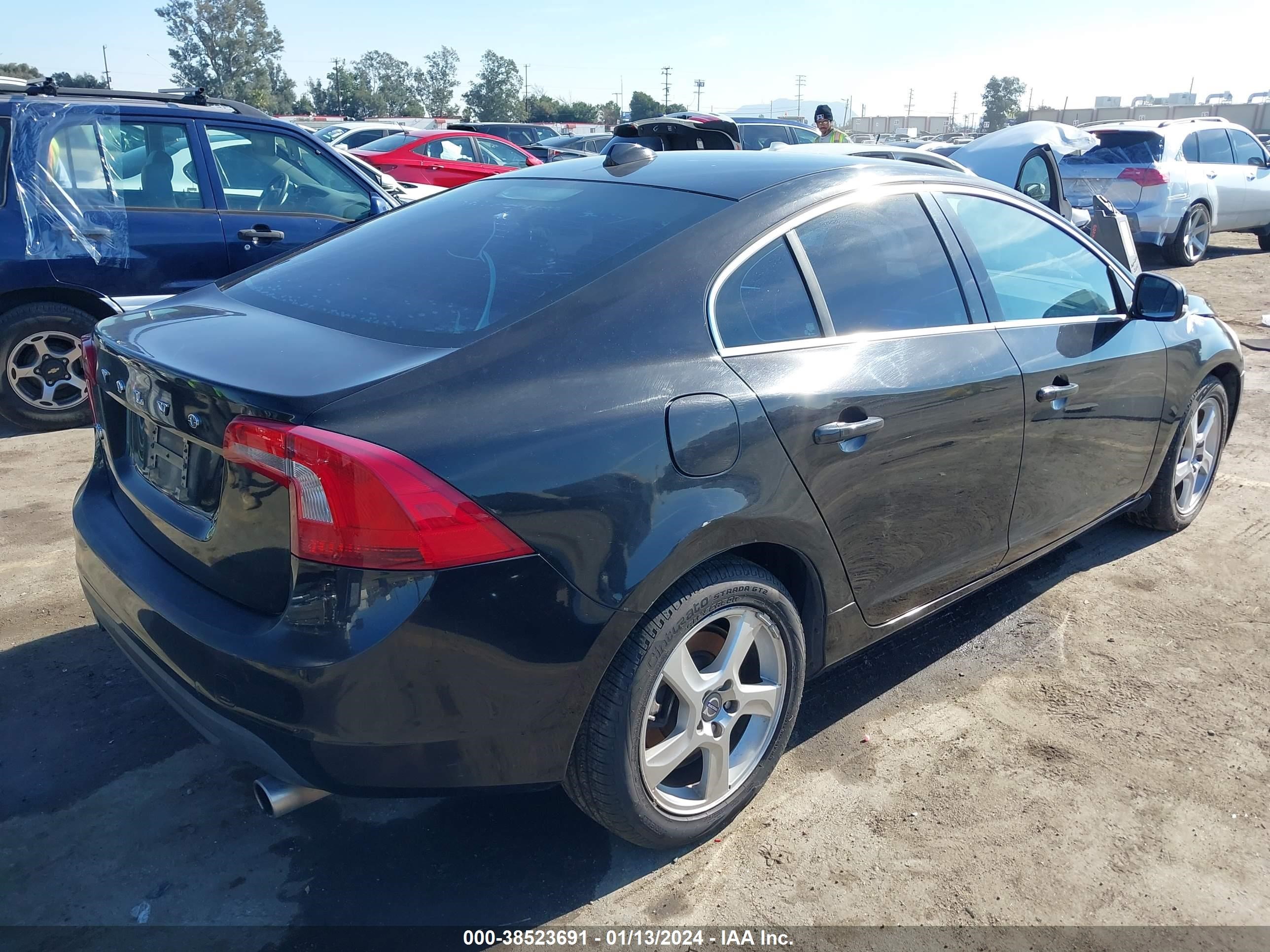 2013 Volvo S60 vin: YV1612FS5D2179913