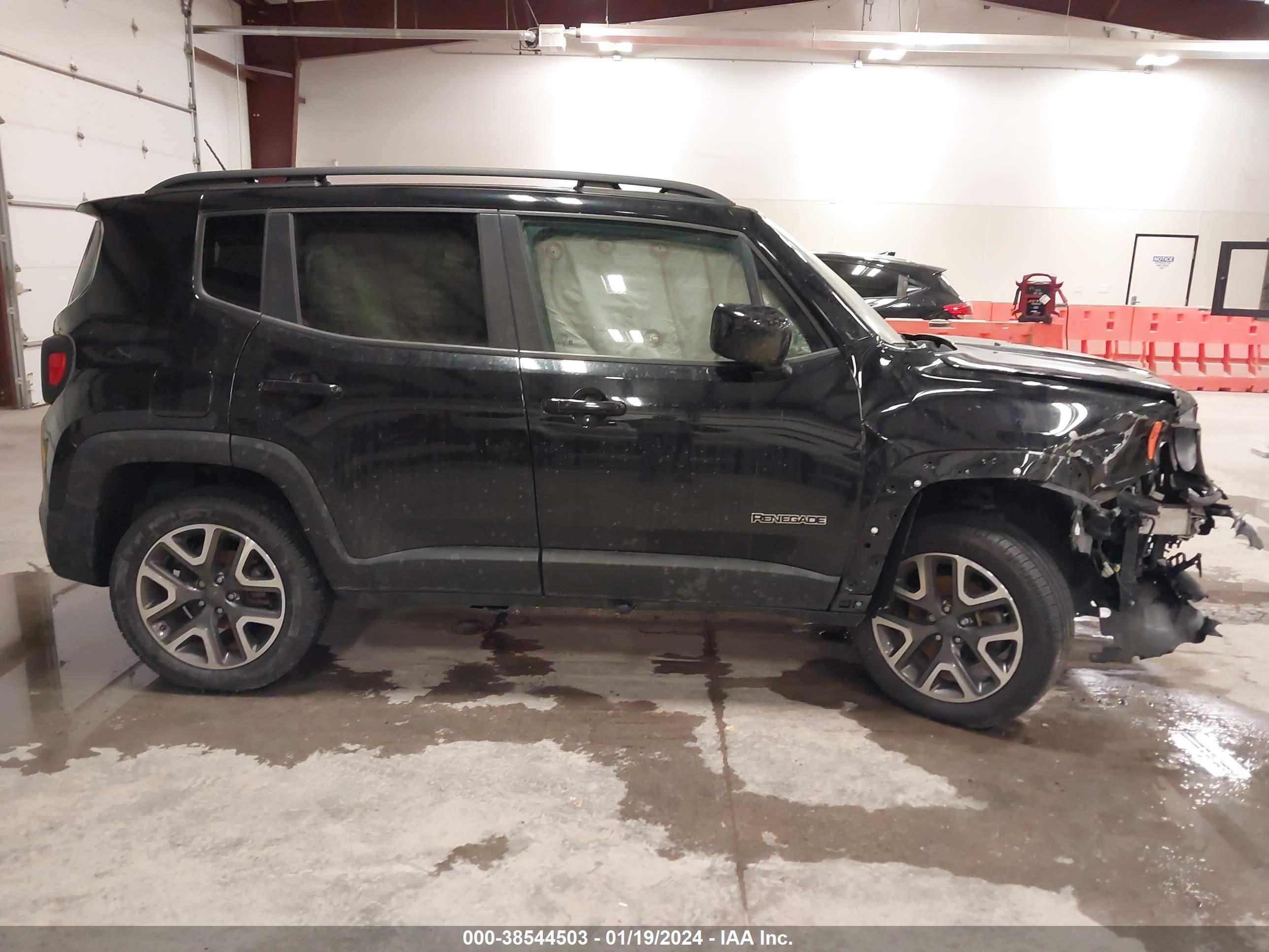 2017 Jeep Renegade Latitude 4X4 vin: ZACCJBBB6HPE74657