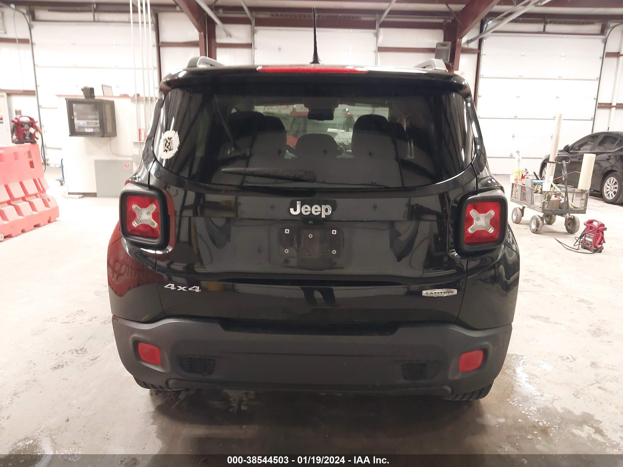 2017 Jeep Renegade Latitude 4X4 vin: ZACCJBBB6HPE74657