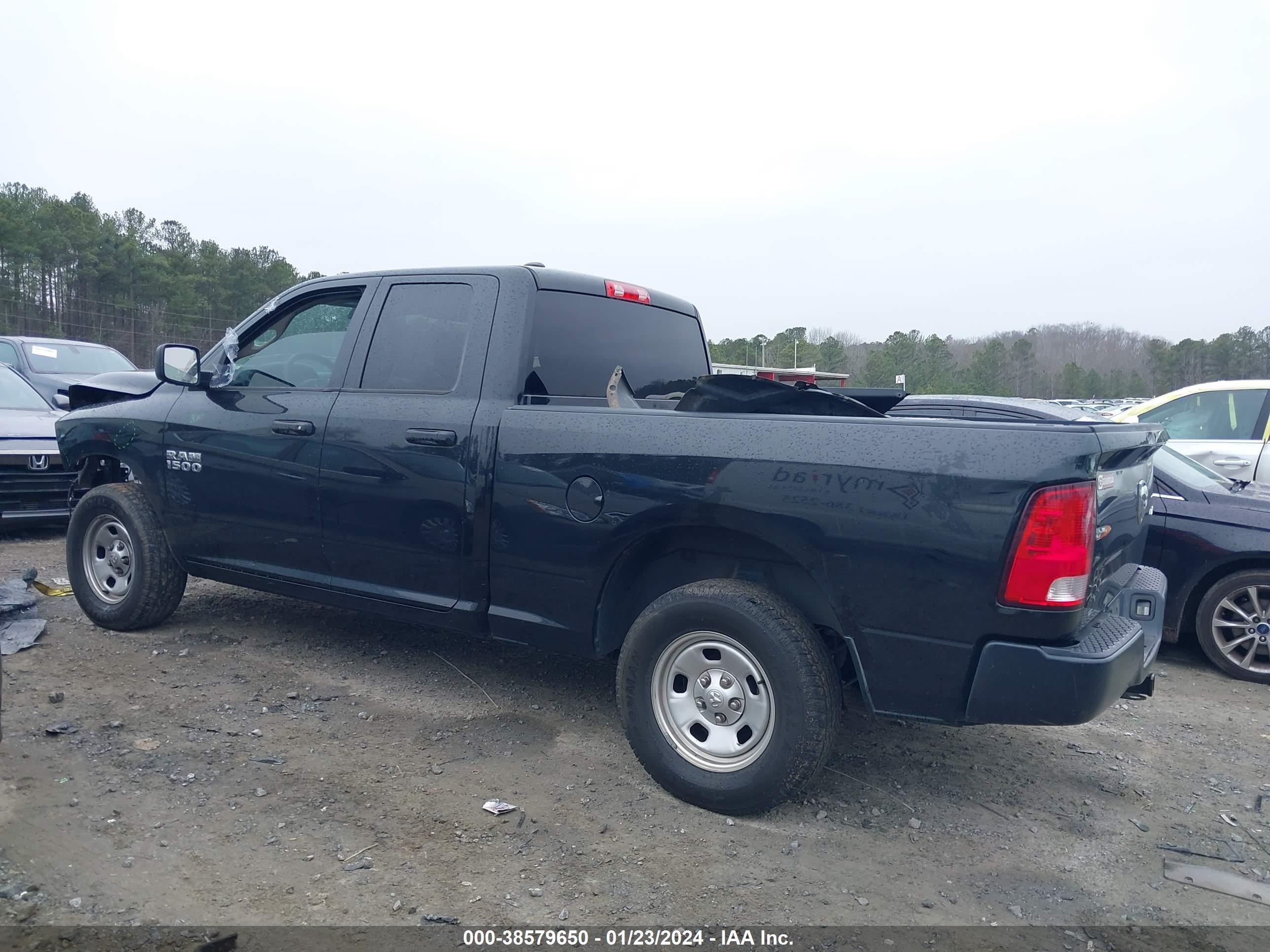 2018 Ram 1500 Tradesman vin: 1C6RR7FG6JS261009