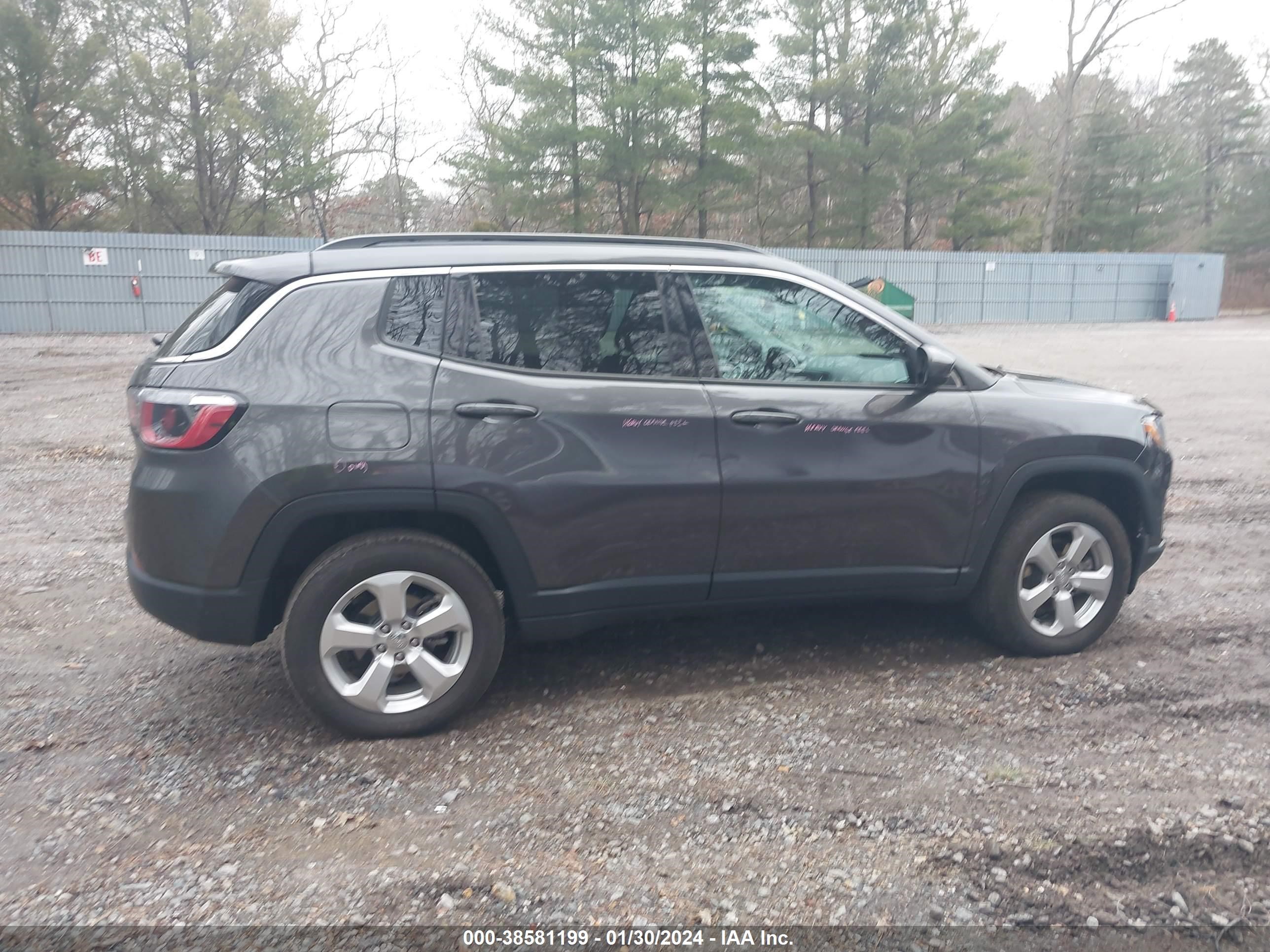 2020 Jeep Compass Latitude 4X4 vin: 3C4NJDBB9LT239658