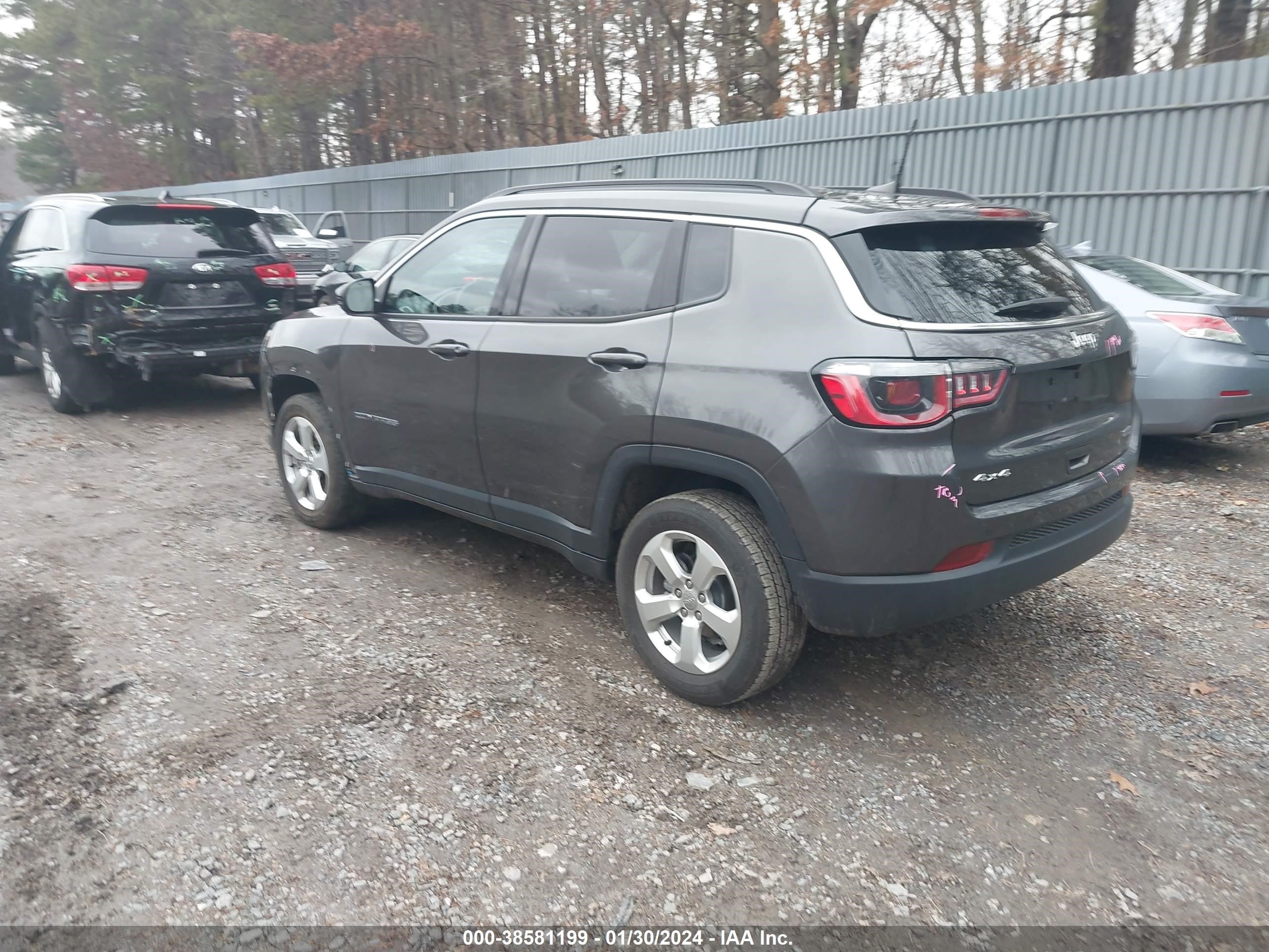 2020 Jeep Compass Latitude 4X4 vin: 3C4NJDBB9LT239658