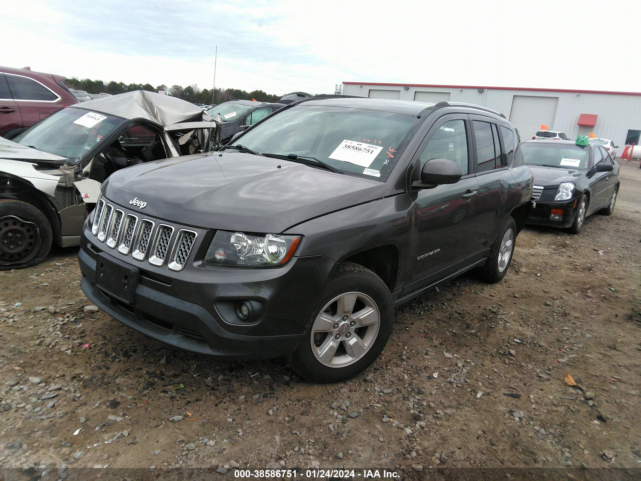 2017 Jeep Compass Latitude Fwd vin: 1C4NJCEB8HD182131