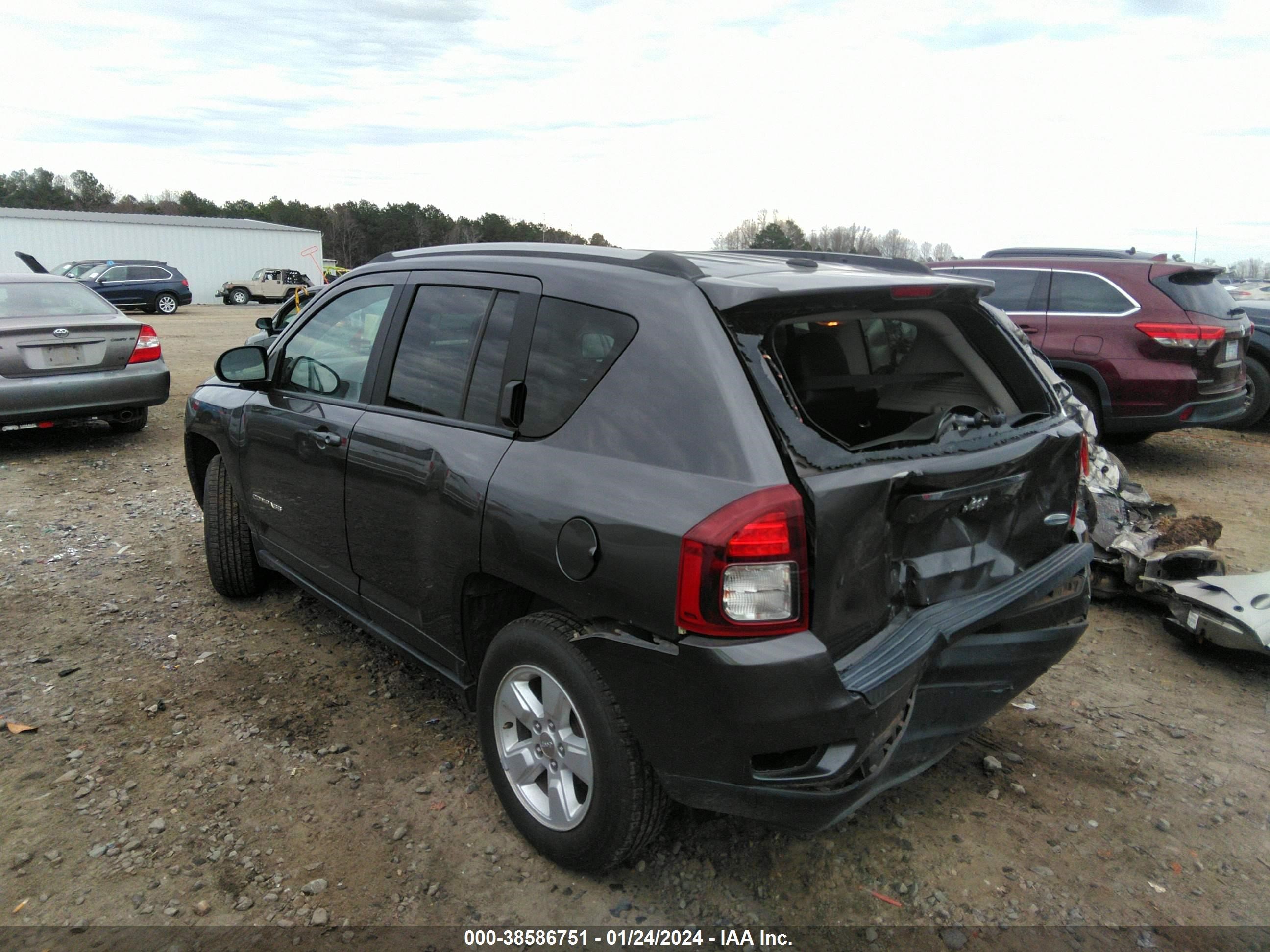 2017 Jeep Compass Latitude Fwd vin: 1C4NJCEB8HD182131