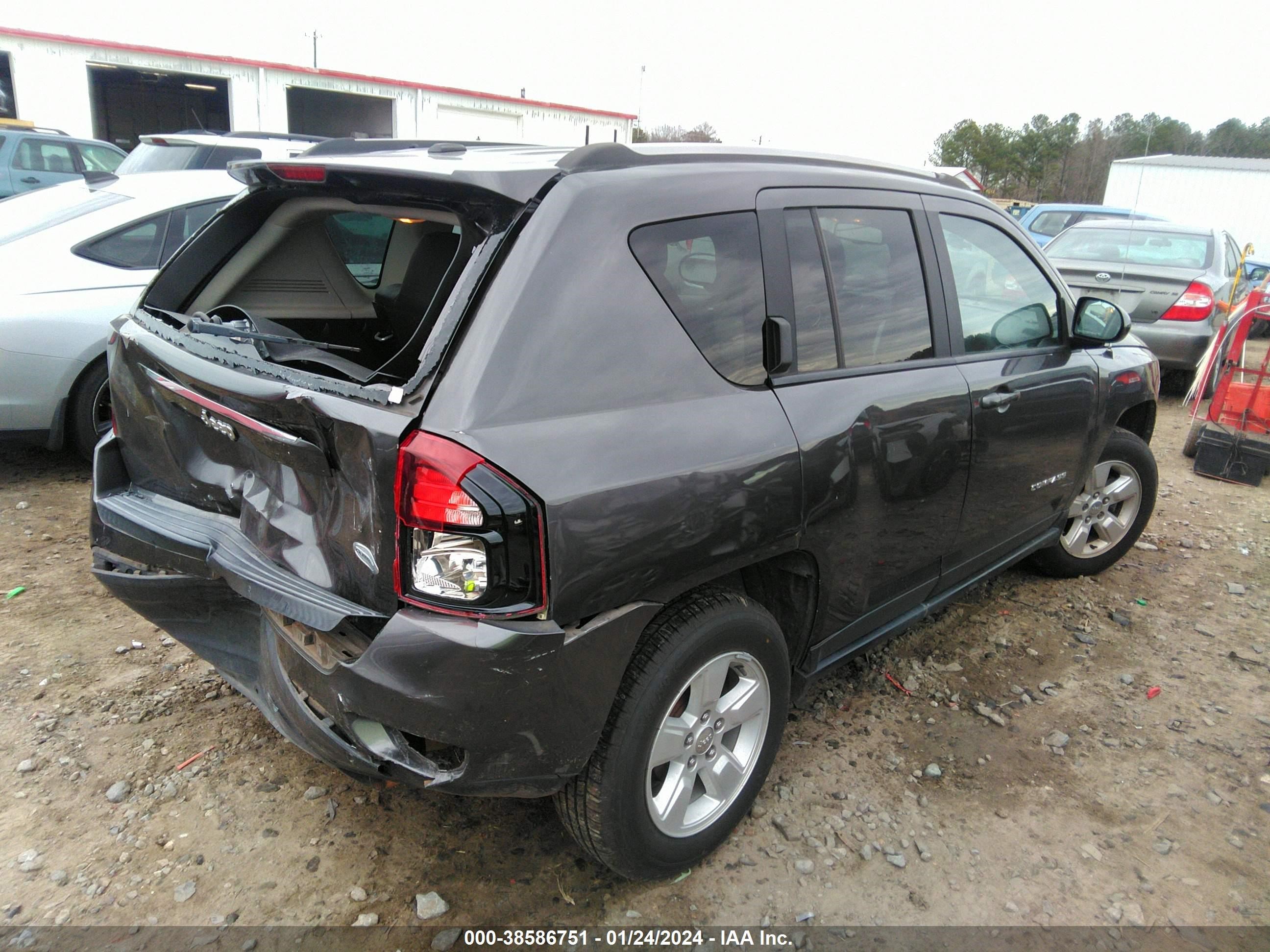 2017 Jeep Compass Latitude Fwd vin: 1C4NJCEB8HD182131