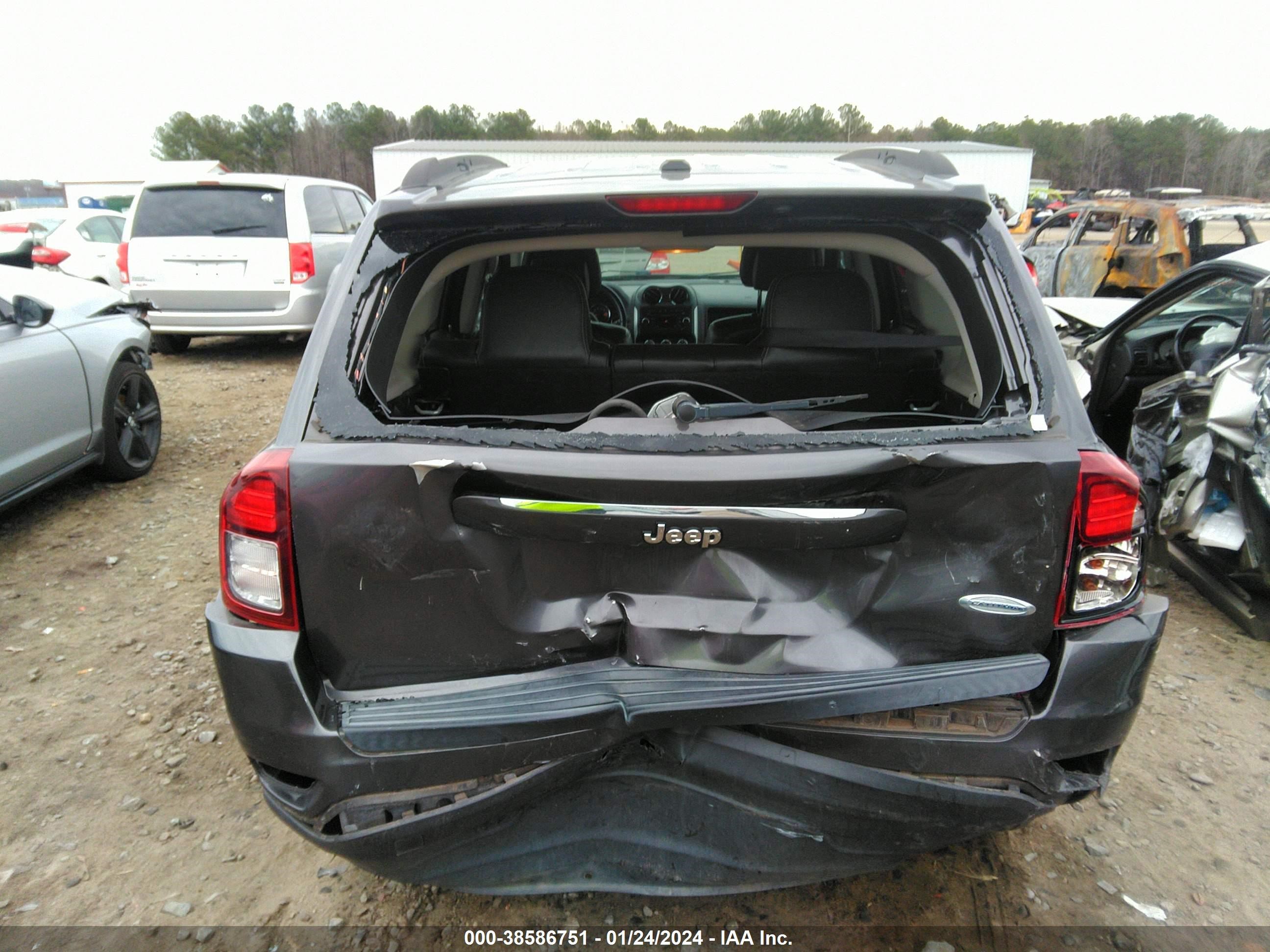 2017 Jeep Compass Latitude Fwd vin: 1C4NJCEB8HD182131