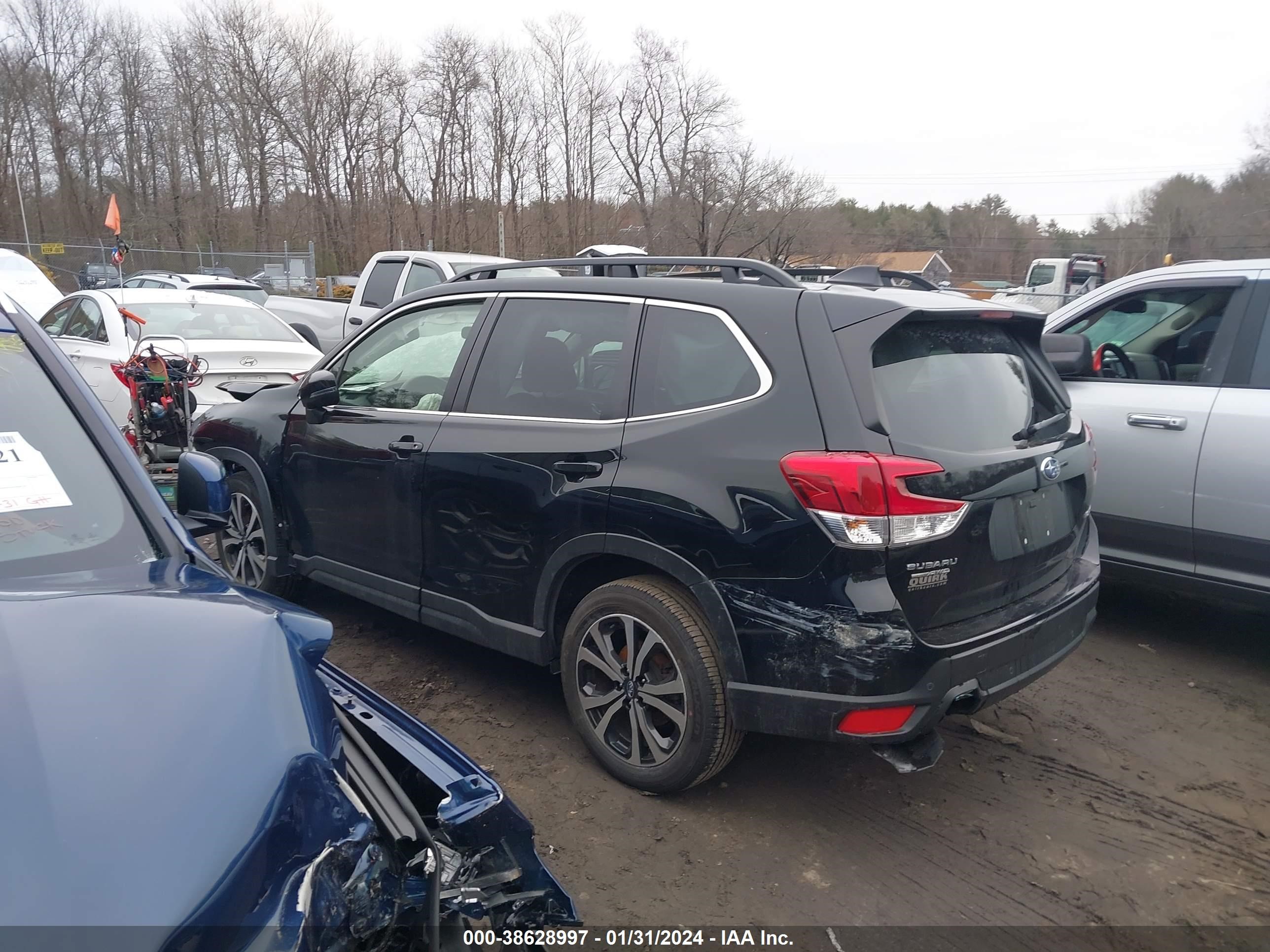 2022 Subaru Forester Limited vin: JF2SKAPC2NH461395