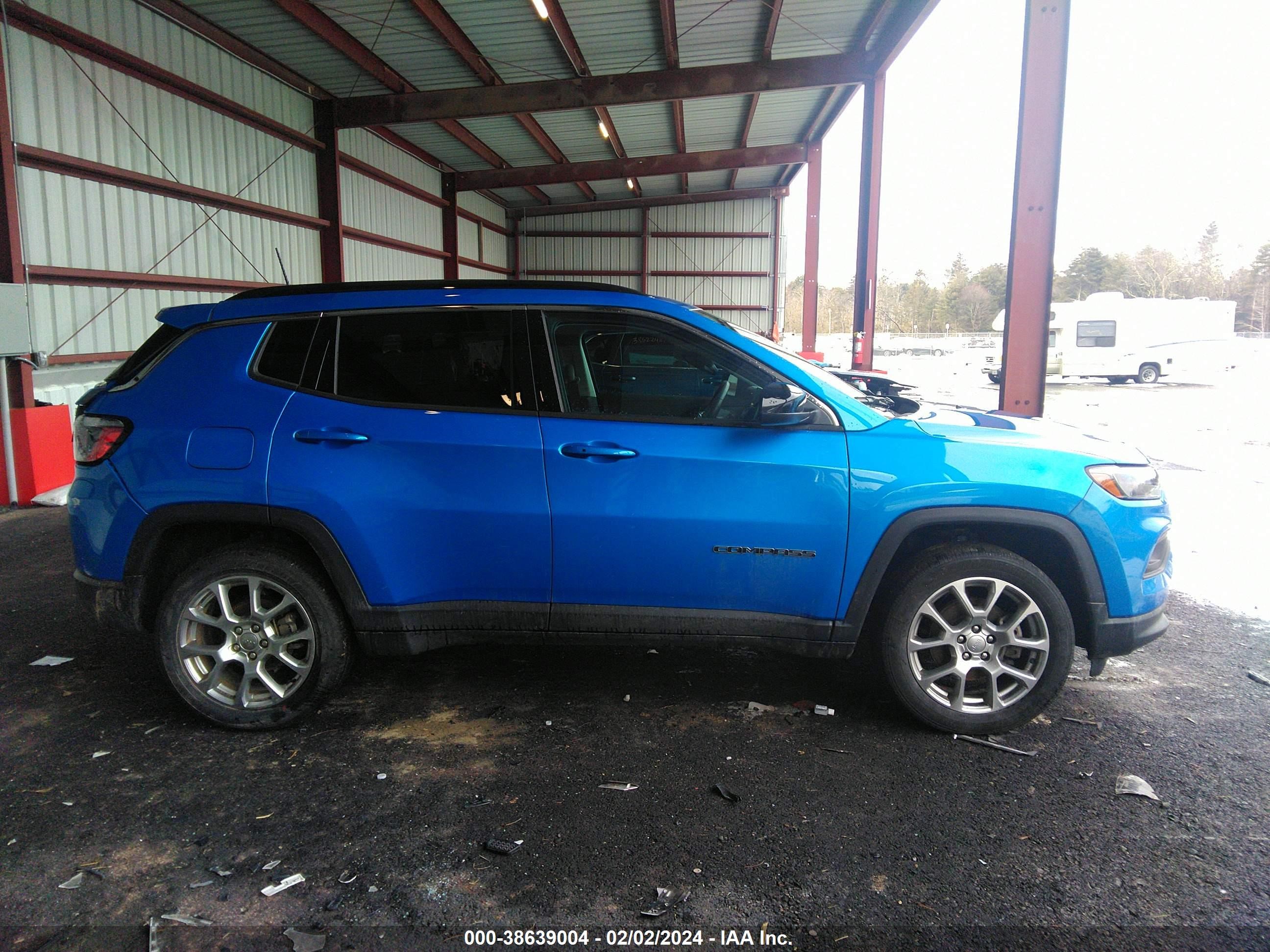 2022 Jeep Compass Latitude Lux 4X4 vin: 3C4NJDFB8NT152394