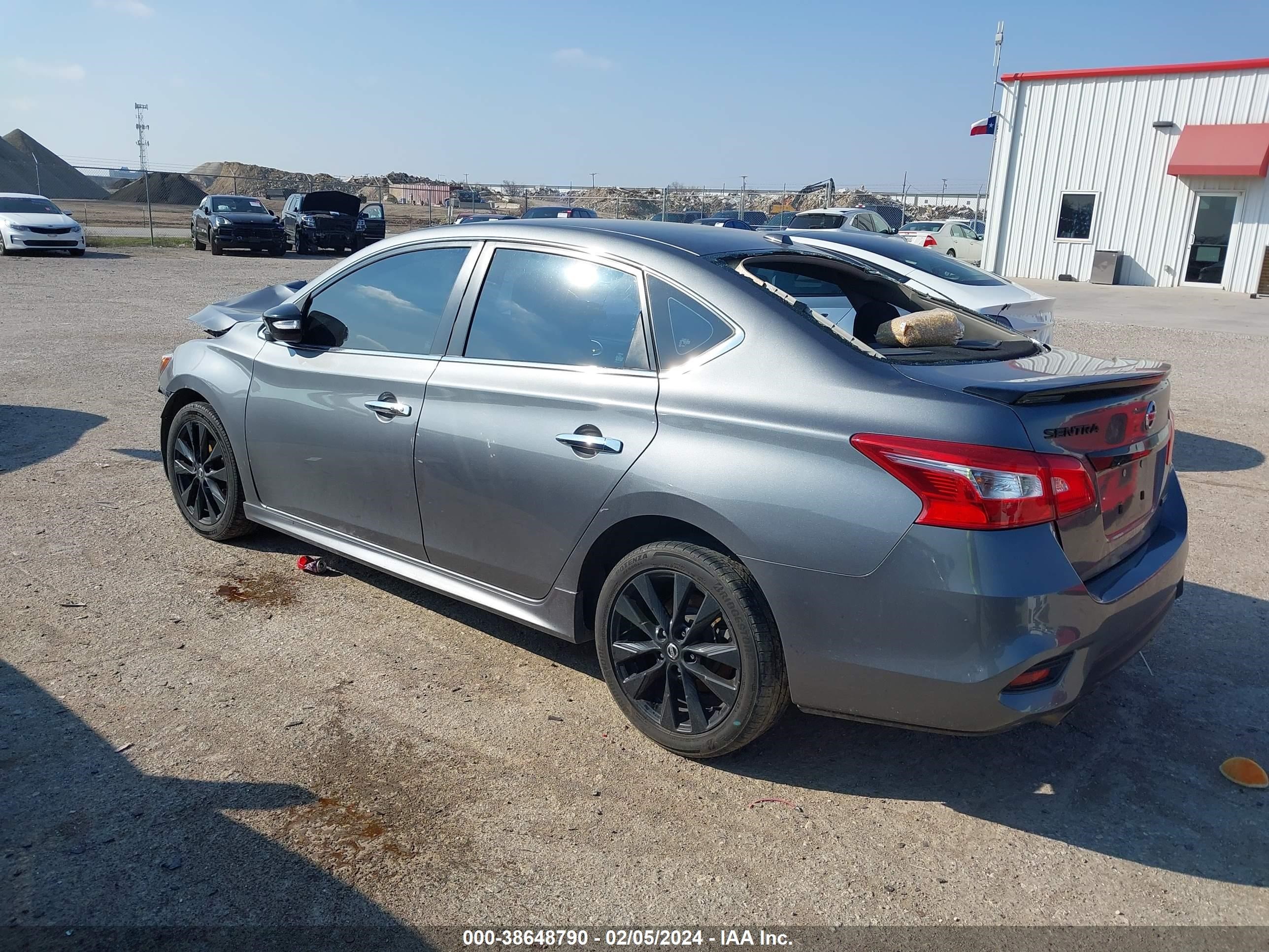 2018 Nissan Sentra Sr vin: 3N1AB7APXJY261407