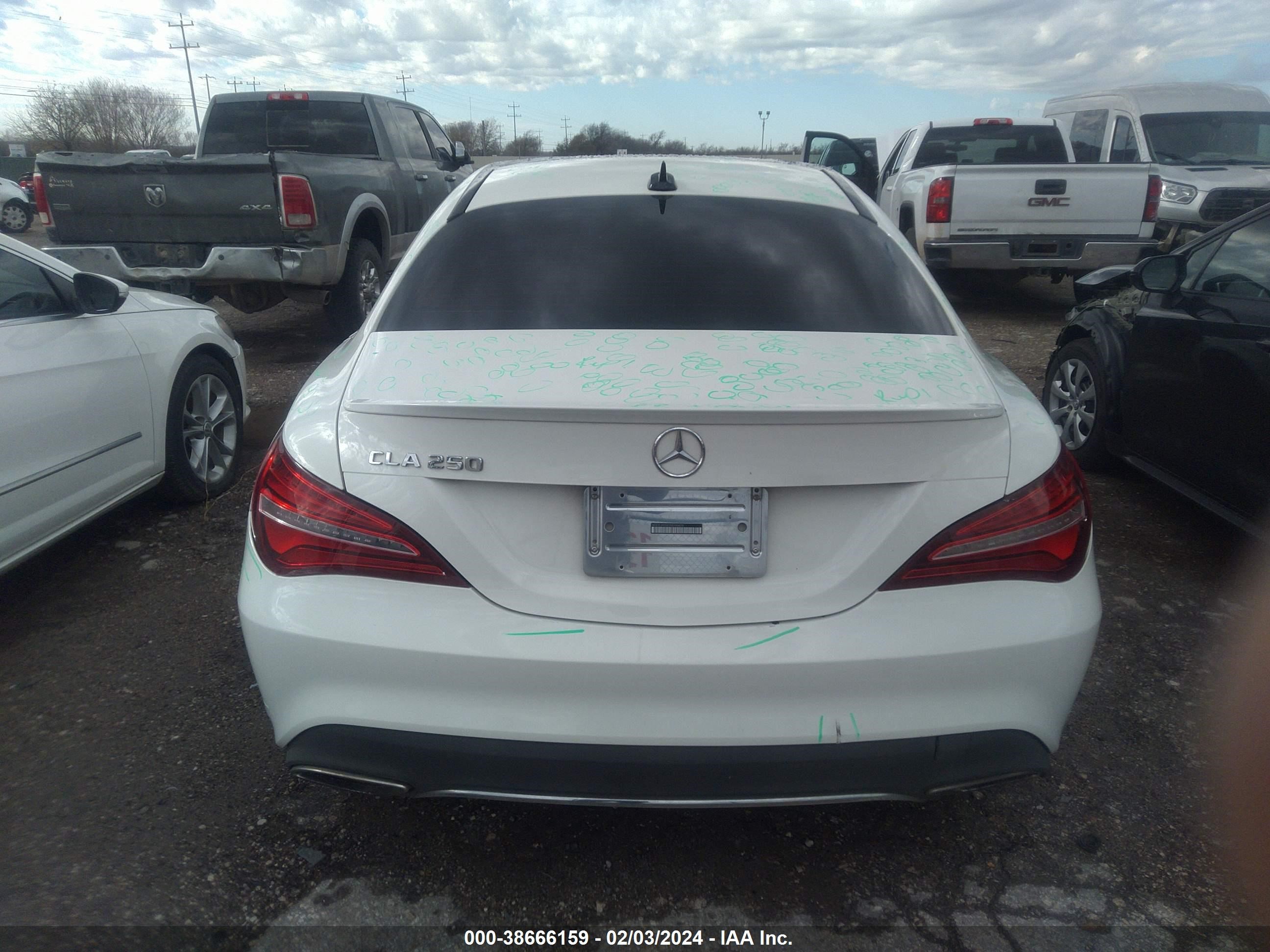 2018 Mercedes-Benz Cla 250 vin: WDDSJ4EB8JN598405