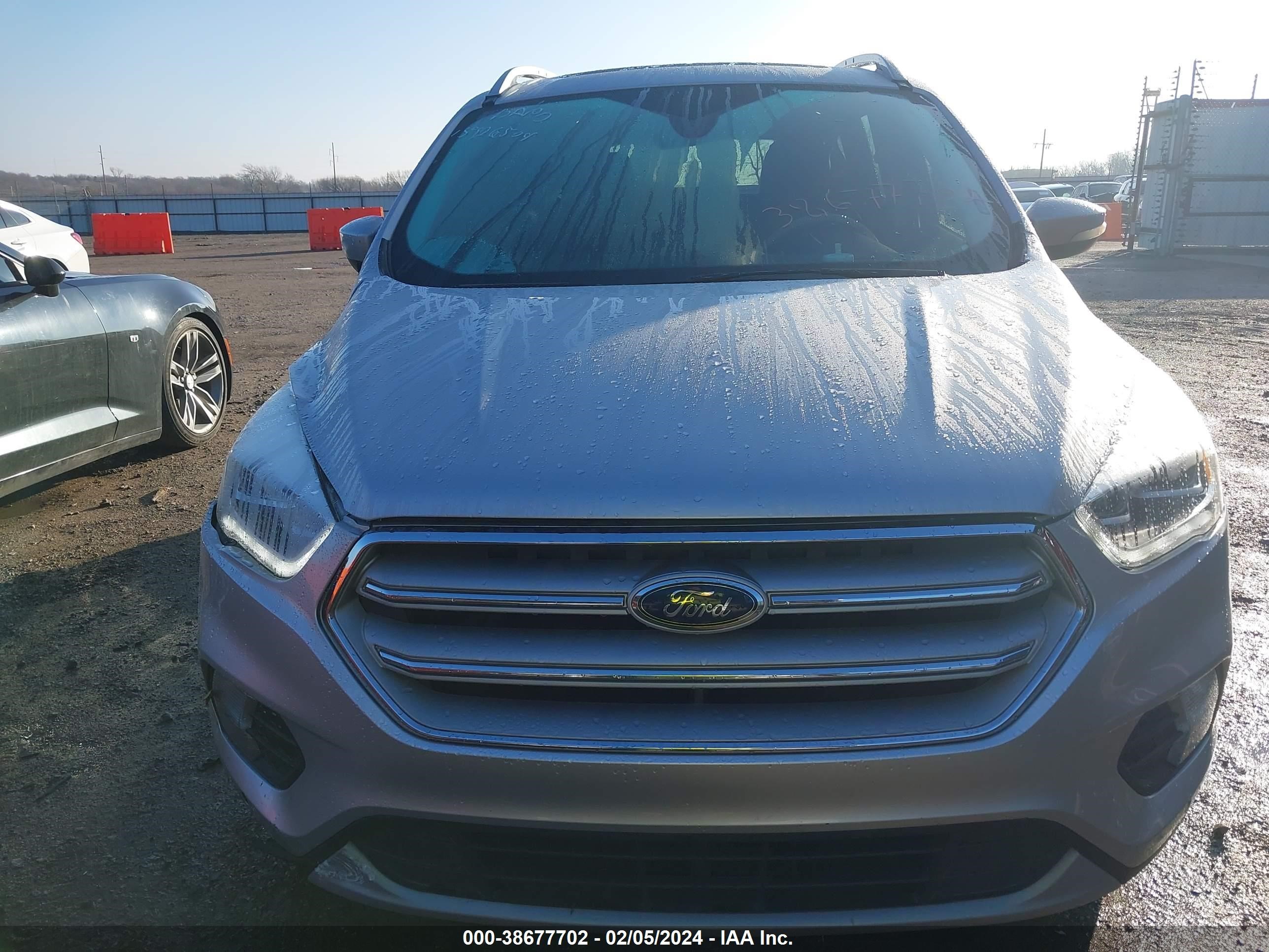 2018 Ford Escape Titanium vin: 1FMCU9J96JUB54690