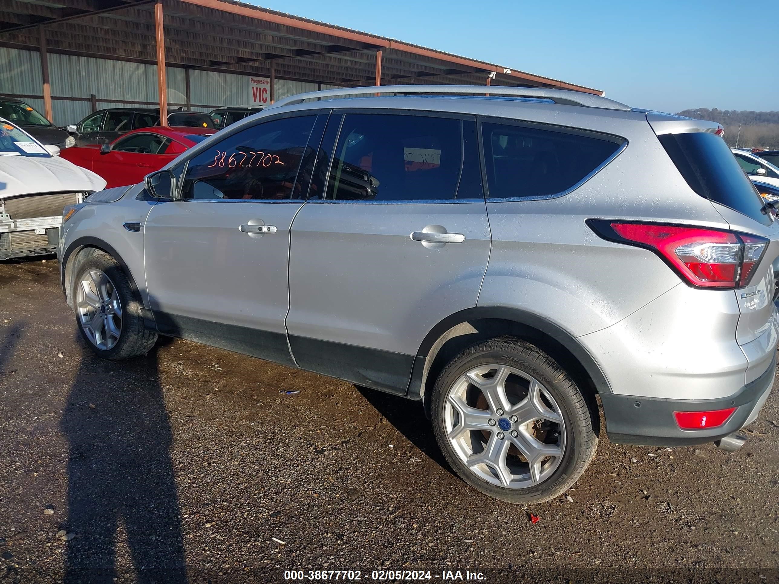 2018 Ford Escape Titanium vin: 1FMCU9J96JUB54690