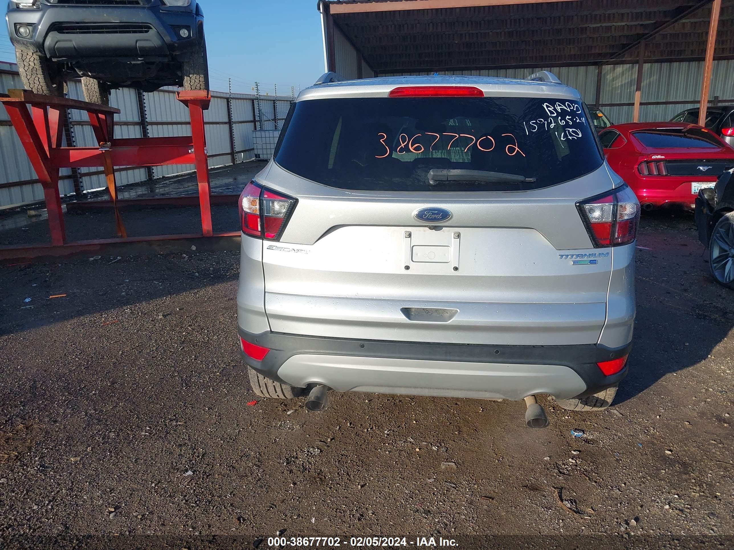 2018 Ford Escape Titanium vin: 1FMCU9J96JUB54690