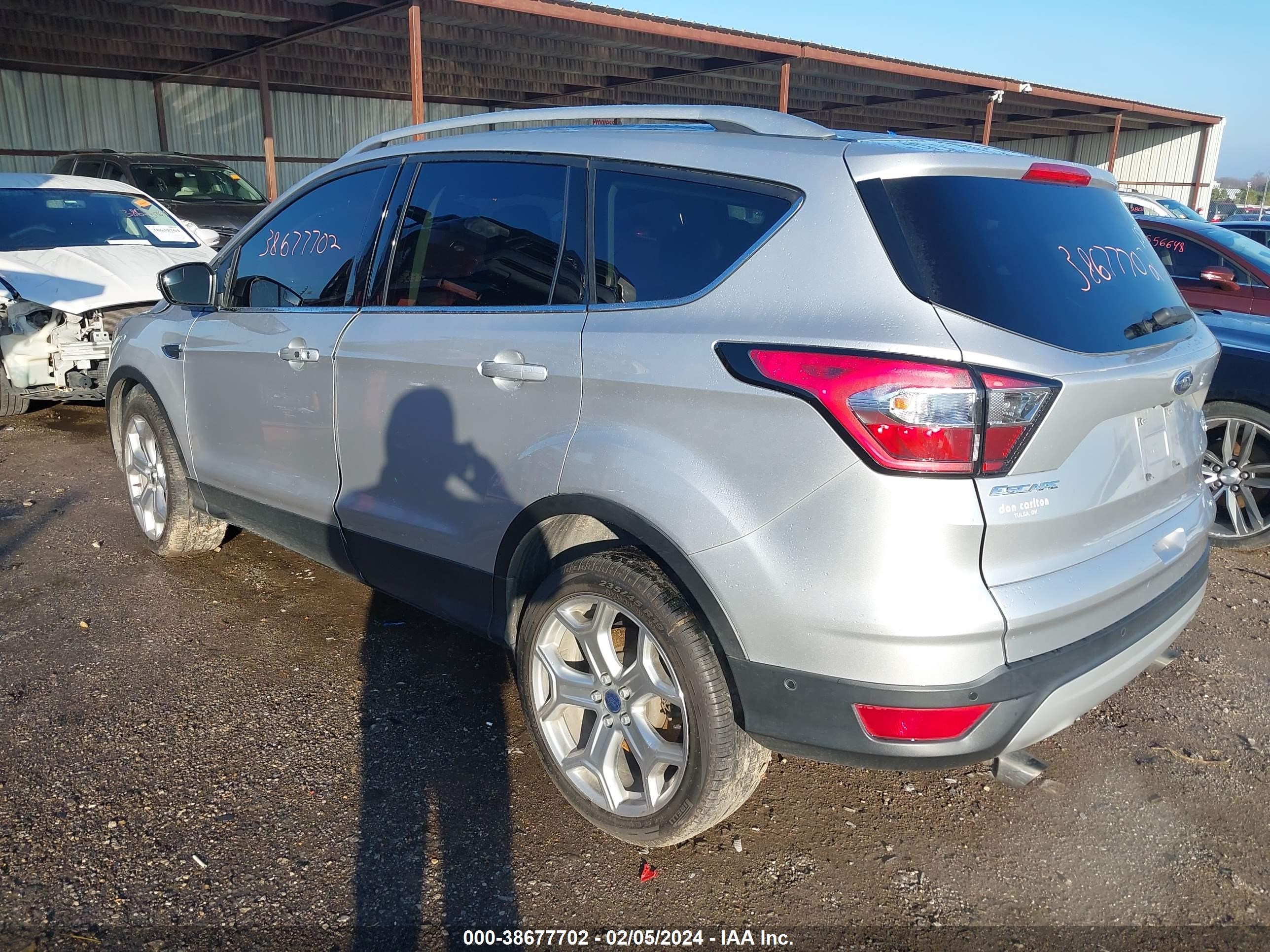 2018 Ford Escape Titanium vin: 1FMCU9J96JUB54690