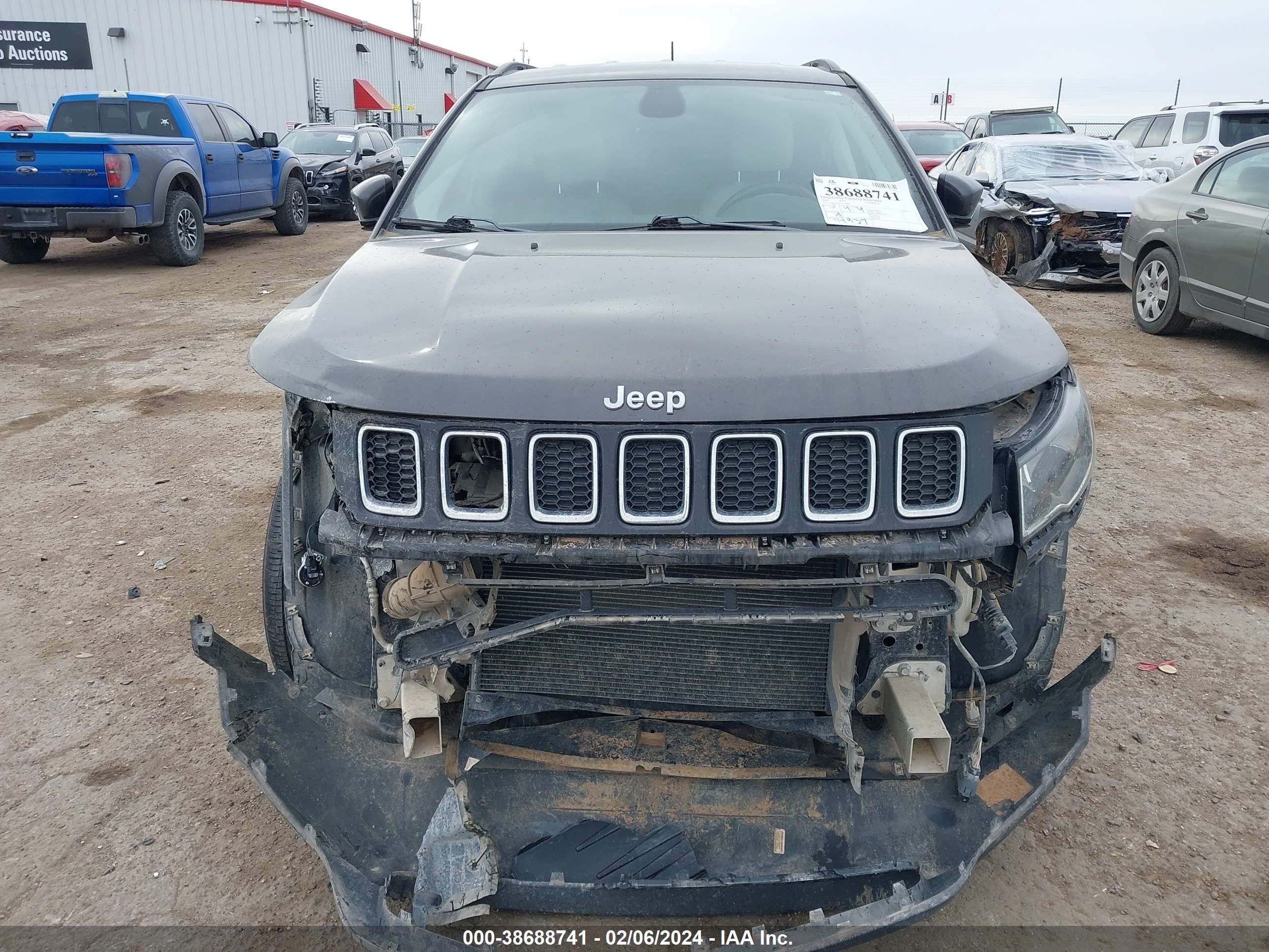 2018 Jeep Compass Latitude Fwd vin: 3C4NJCBB2JT139845