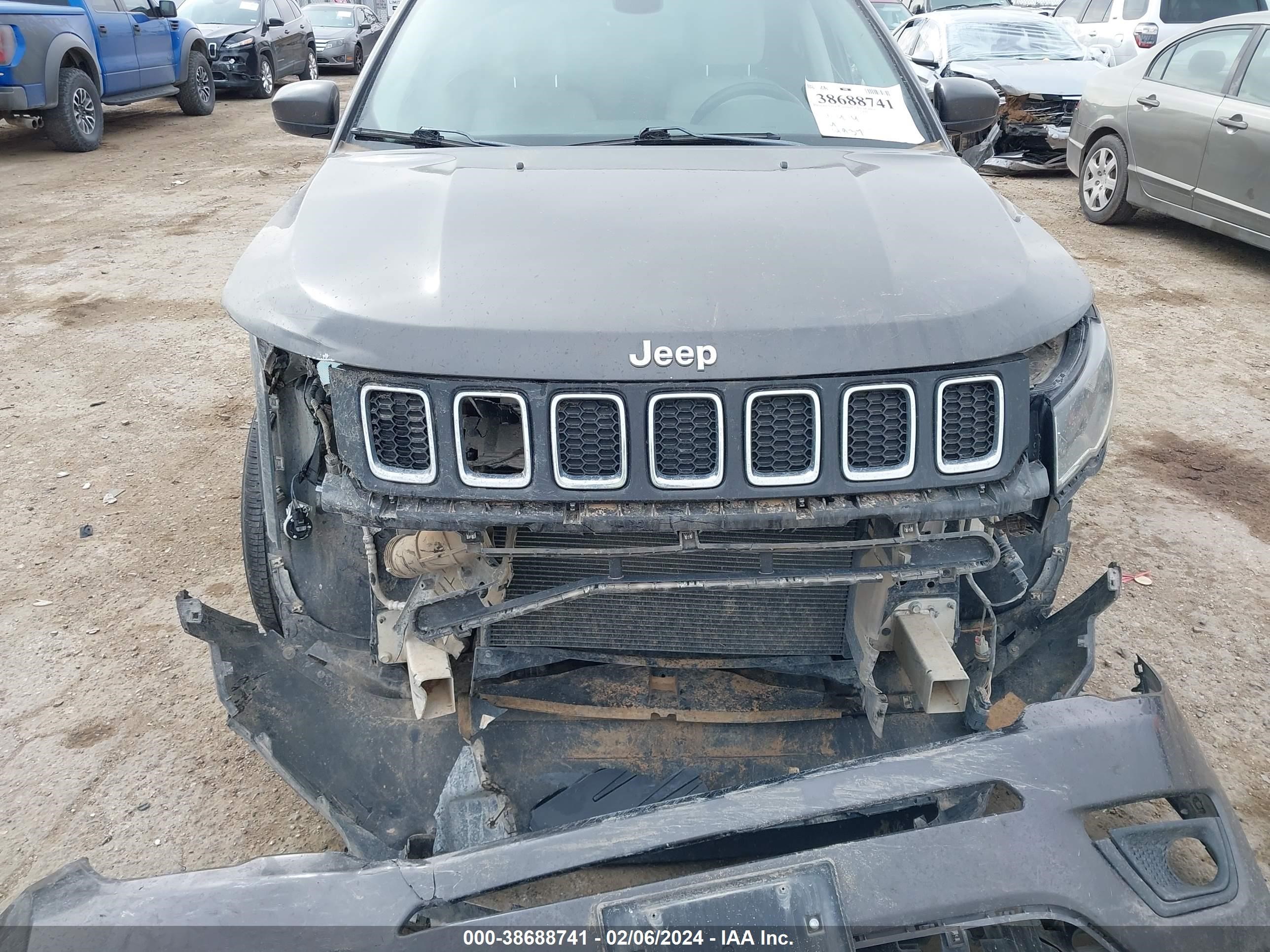 2018 Jeep Compass Latitude Fwd vin: 3C4NJCBB2JT139845