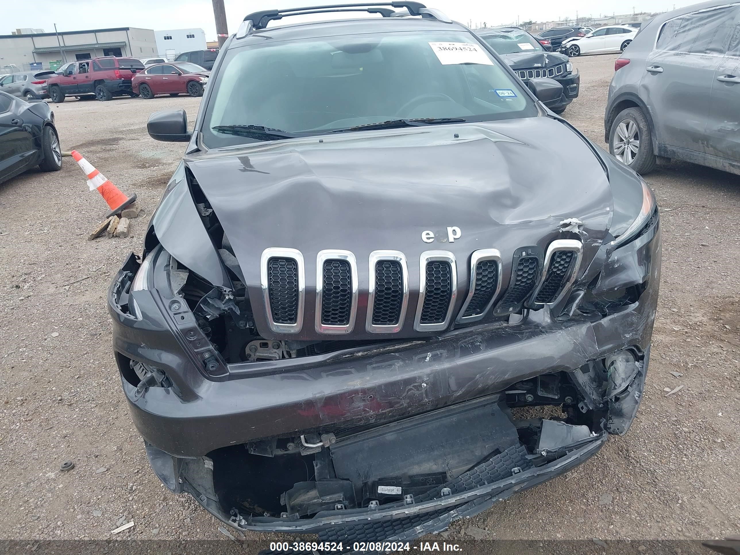 2016 Jeep Cherokee Latitude vin: 1C4PJLCS2GW258568