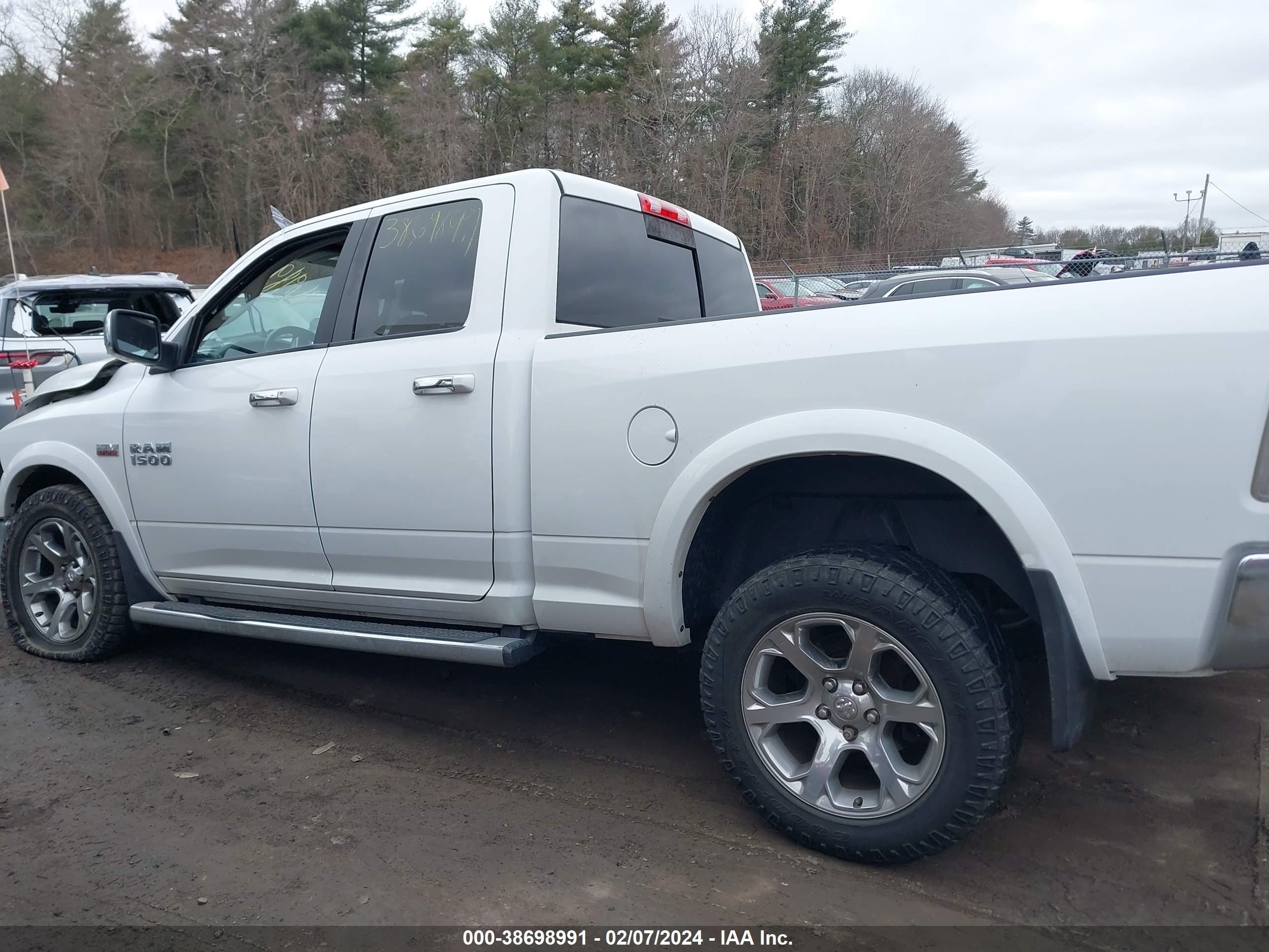 2013 Ram 1500 Laramie vin: 1C6RR7JT4DS581907