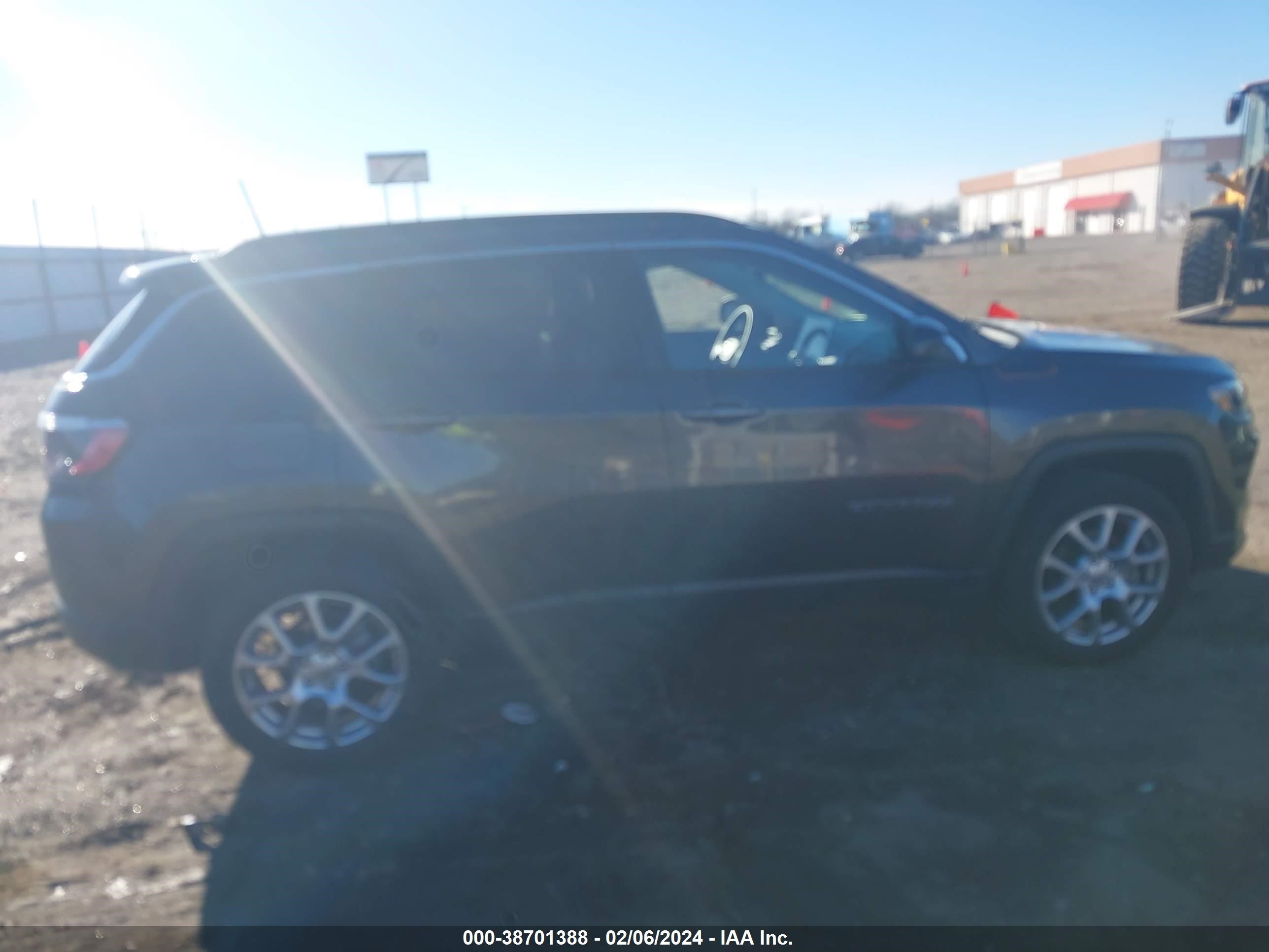 2022 Jeep Compass Latitude Lux 4X4 vin: 3C4NJDFB5NT150215