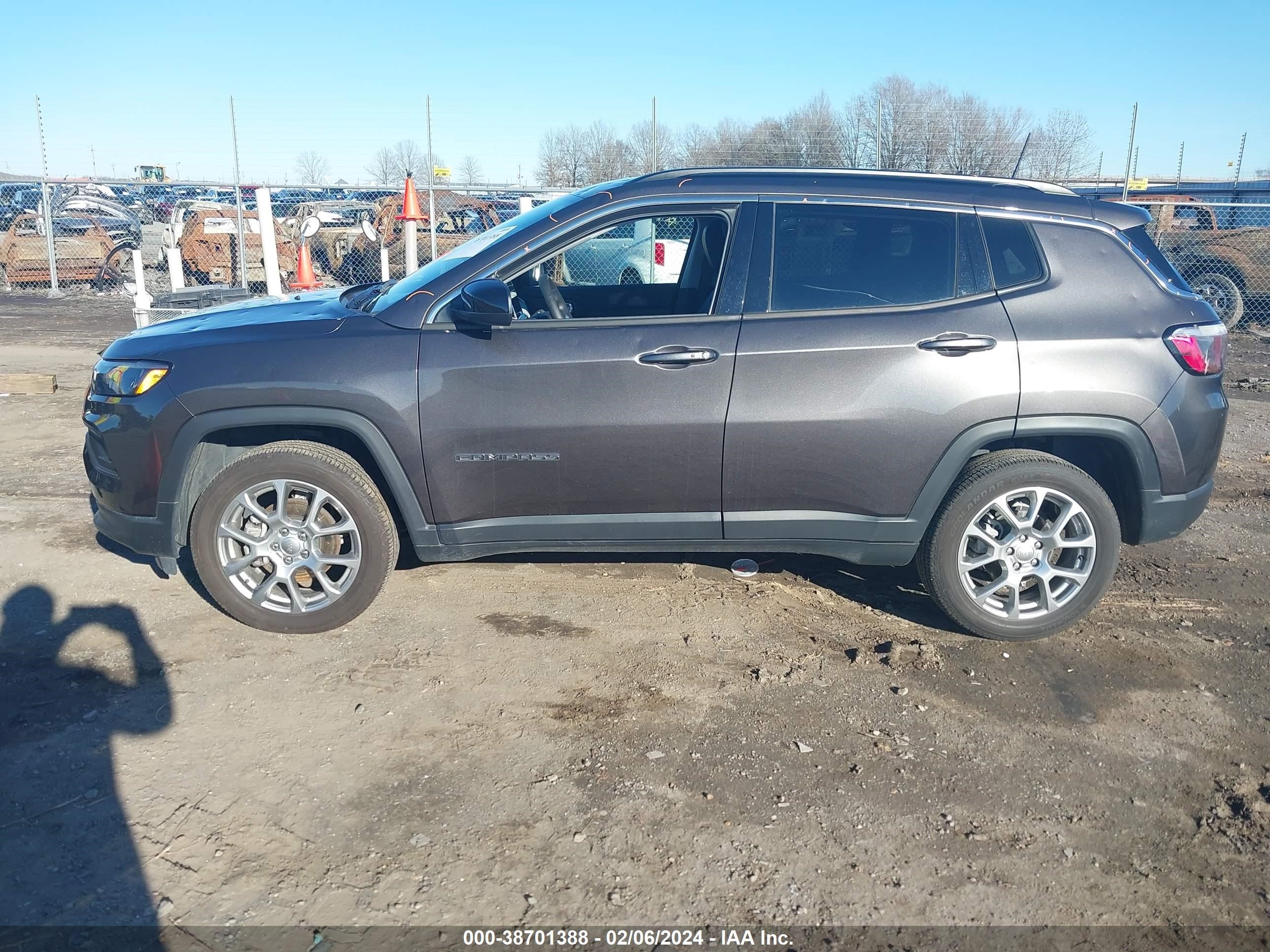 2022 Jeep Compass Latitude Lux 4X4 vin: 3C4NJDFB5NT150215