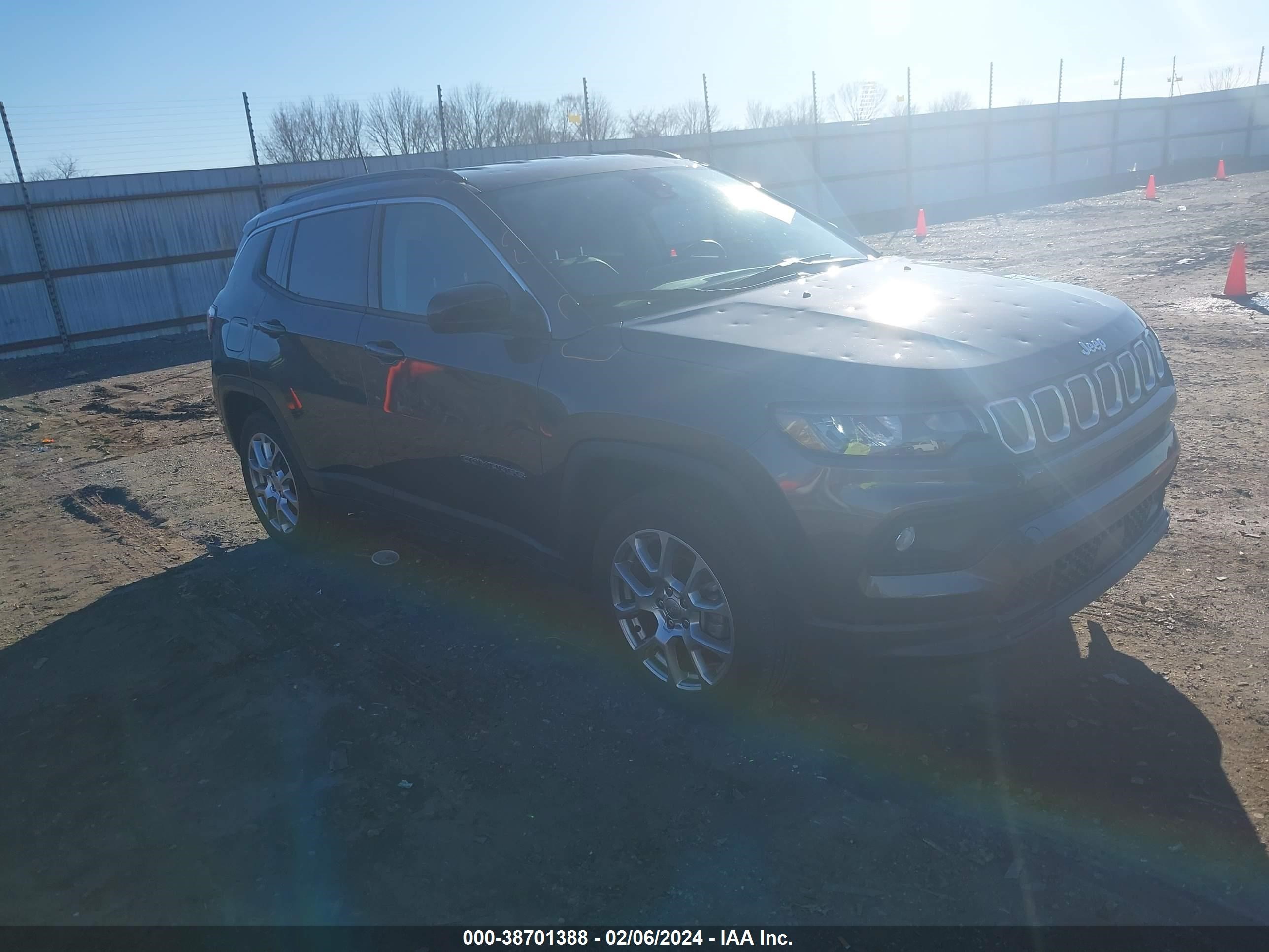 2022 Jeep Compass Latitude Lux 4X4 vin: 3C4NJDFB5NT150215